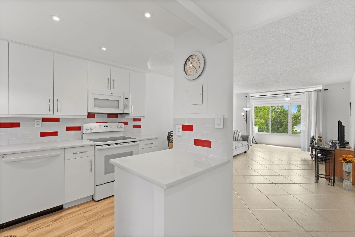 Sunrise Lakes Phase III - Residential