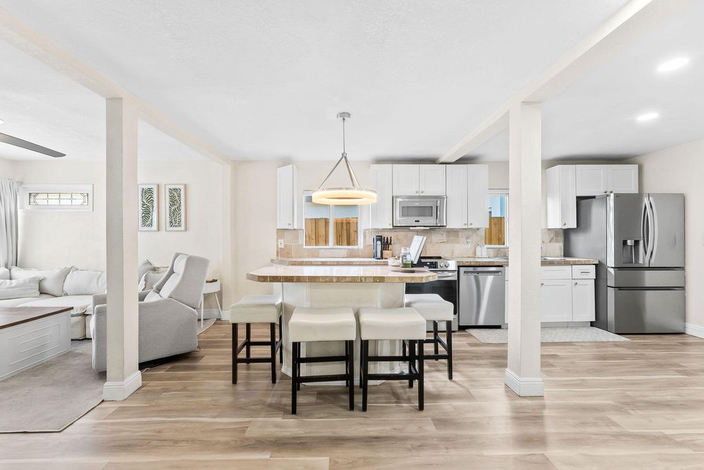 Photo of 829 NE 17th Street, Fort Lauderdale, FL 33305 (MLS # B26024613)