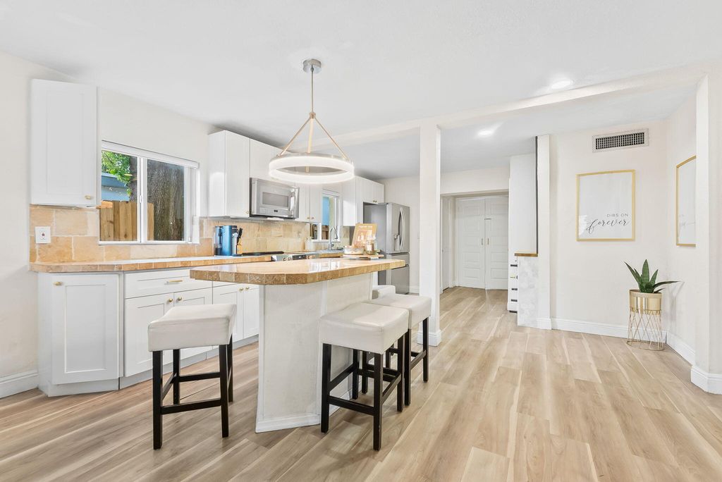 Photo of 829 NE 17th Street, Fort Lauderdale, FL 33305 (MLS # B26024613)