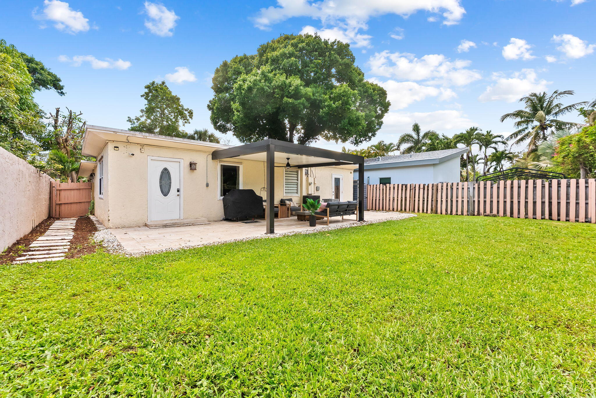 LAUDERDALE PARK 6-33 1/2 - Residential