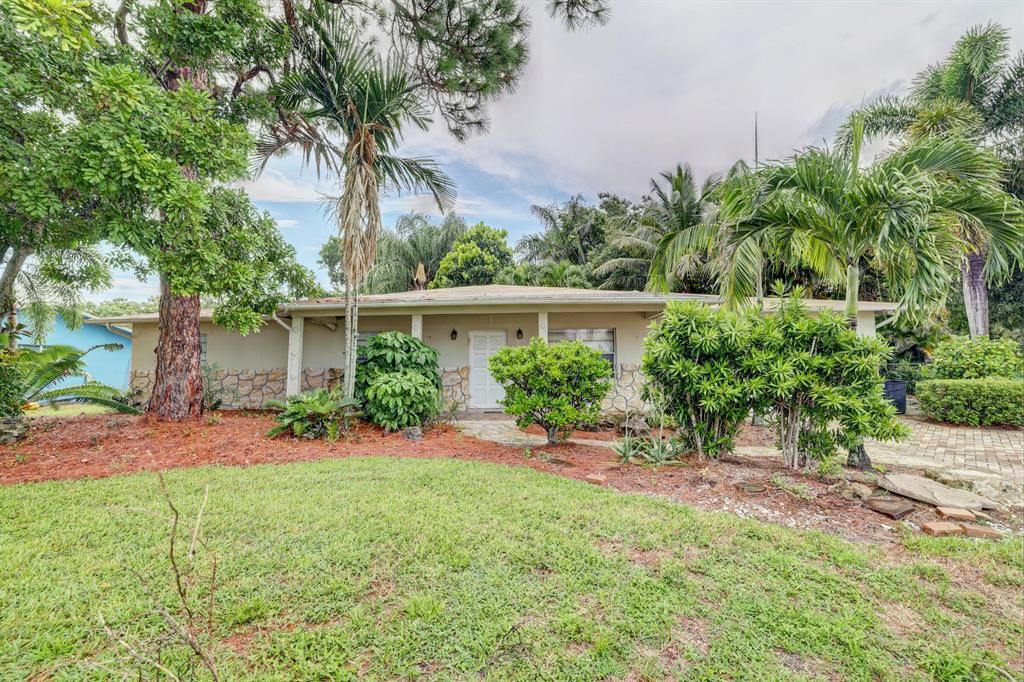 Photo of 2621 Seneca Avenue, Fort Pierce, FL 34946 (MLS # R10739058)