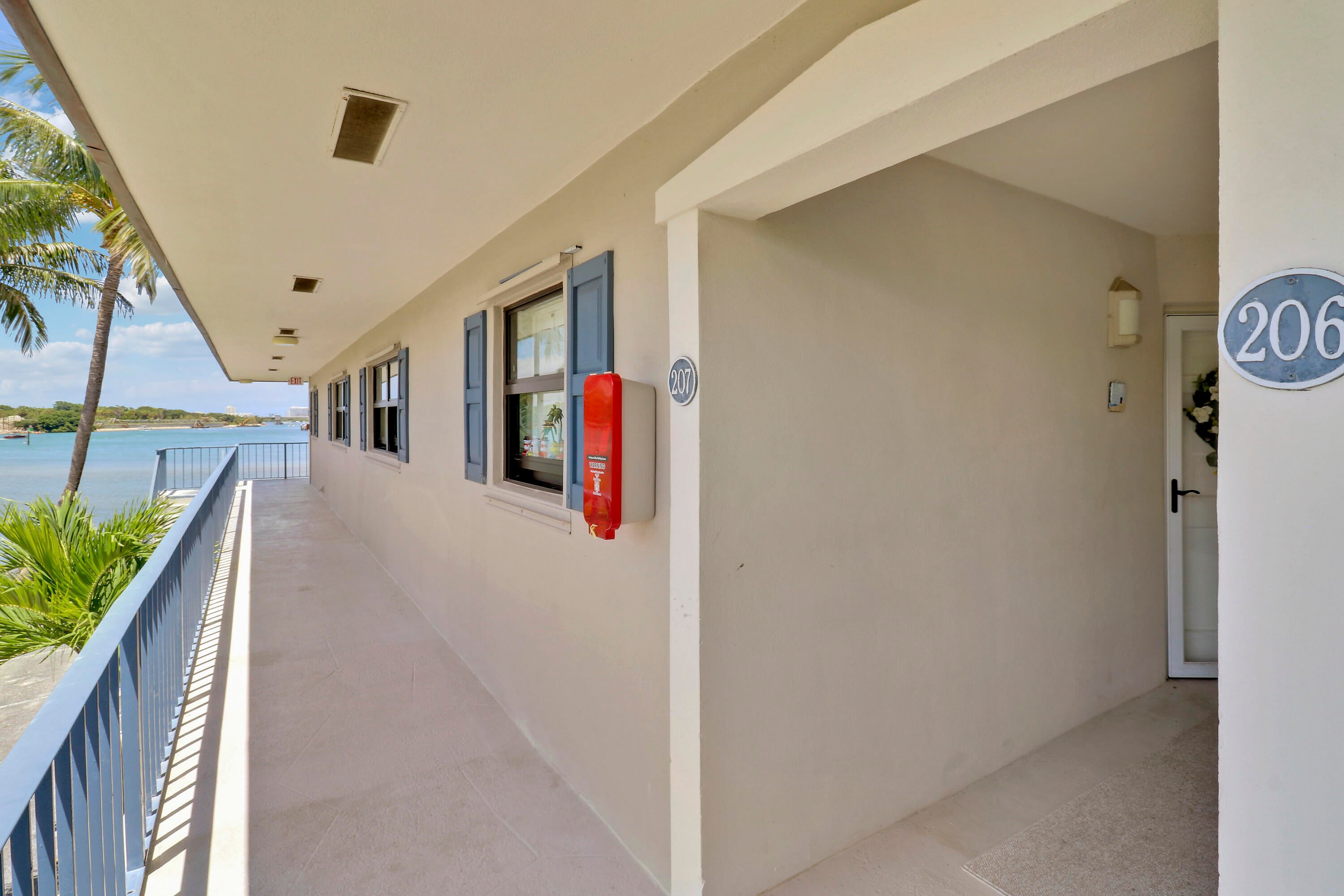 755 Saturn Street I206
