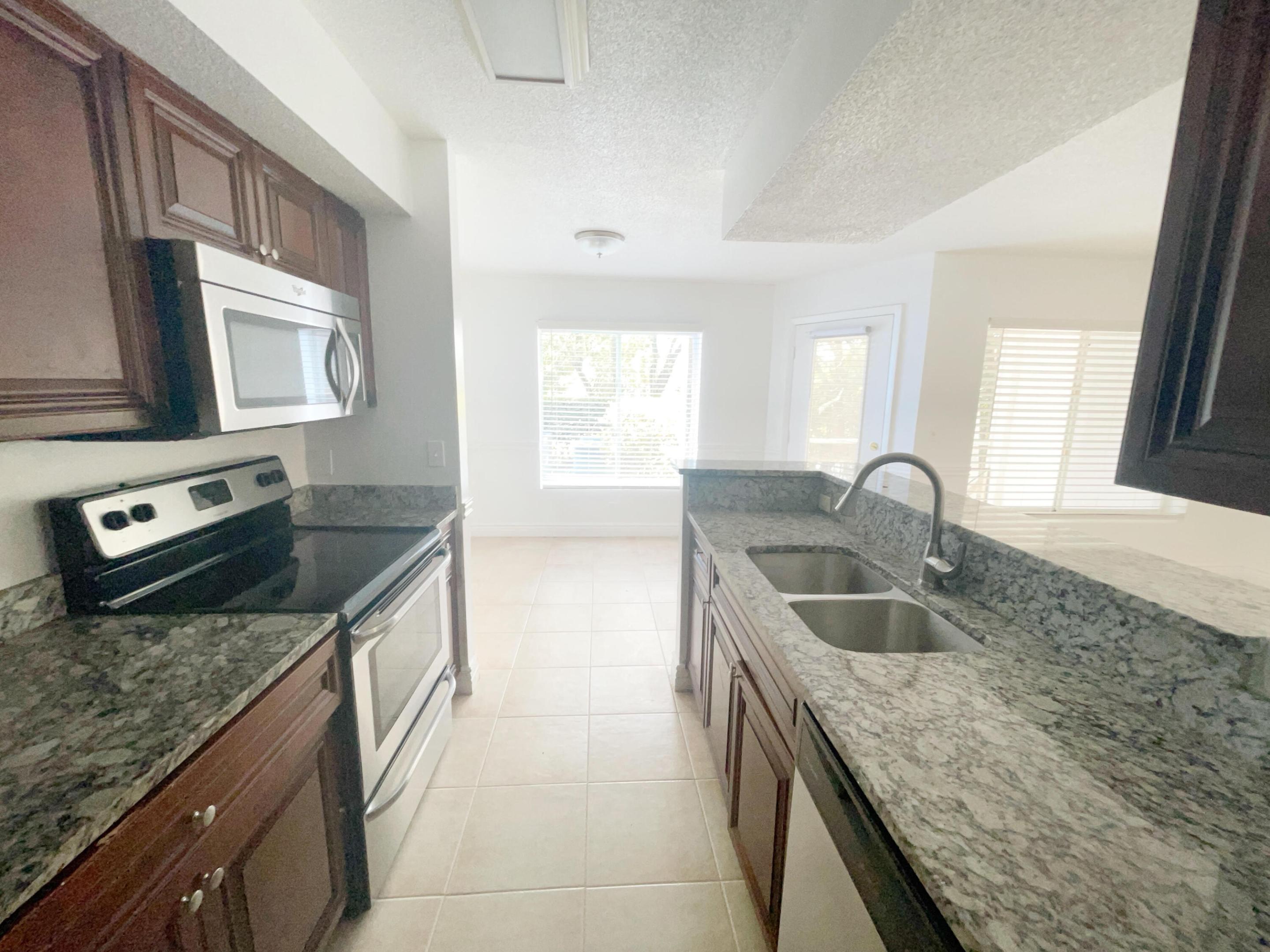 815 W Boynton Beach Boulevard W 4-102