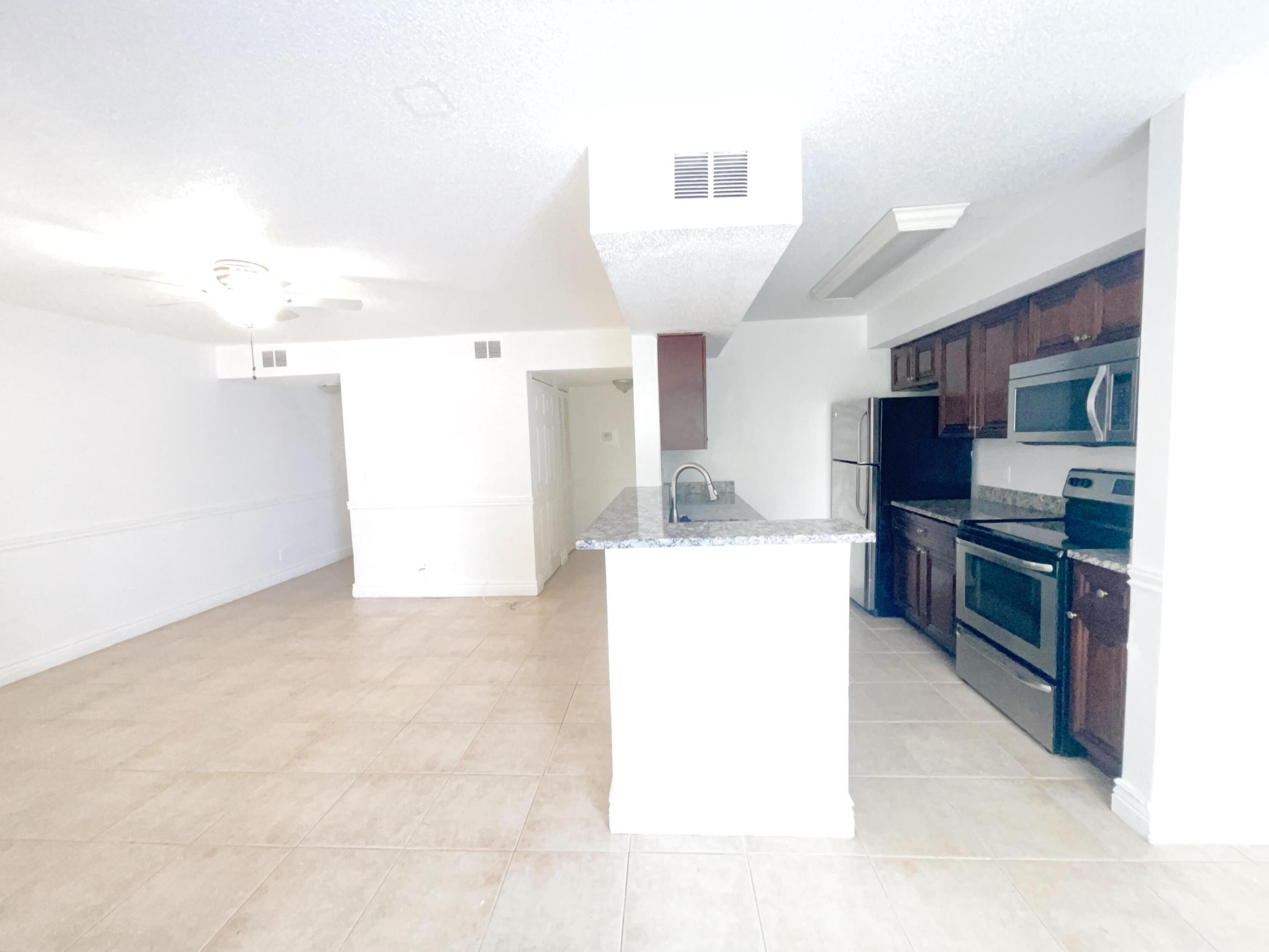815 W Boynton Beach Boulevard W 4-102
