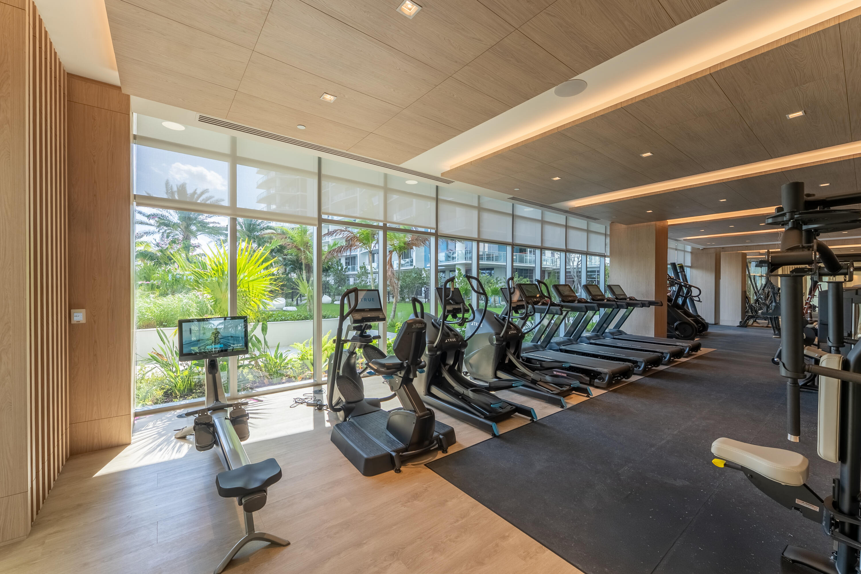 NAUTILUS 220 CONDOMINIUM - Residential