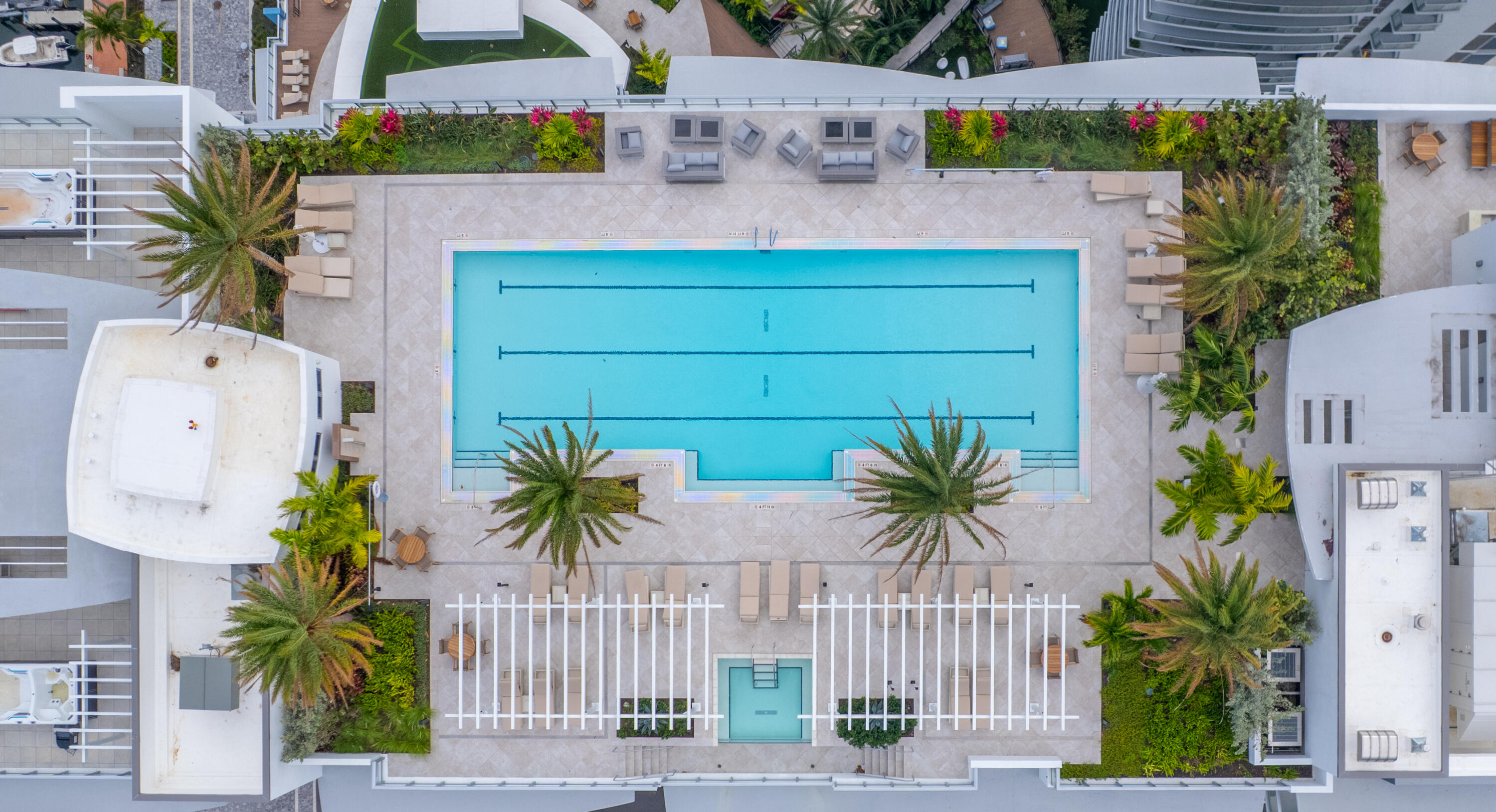 NAUTILUS 220 CONDOMINIUM - Residential