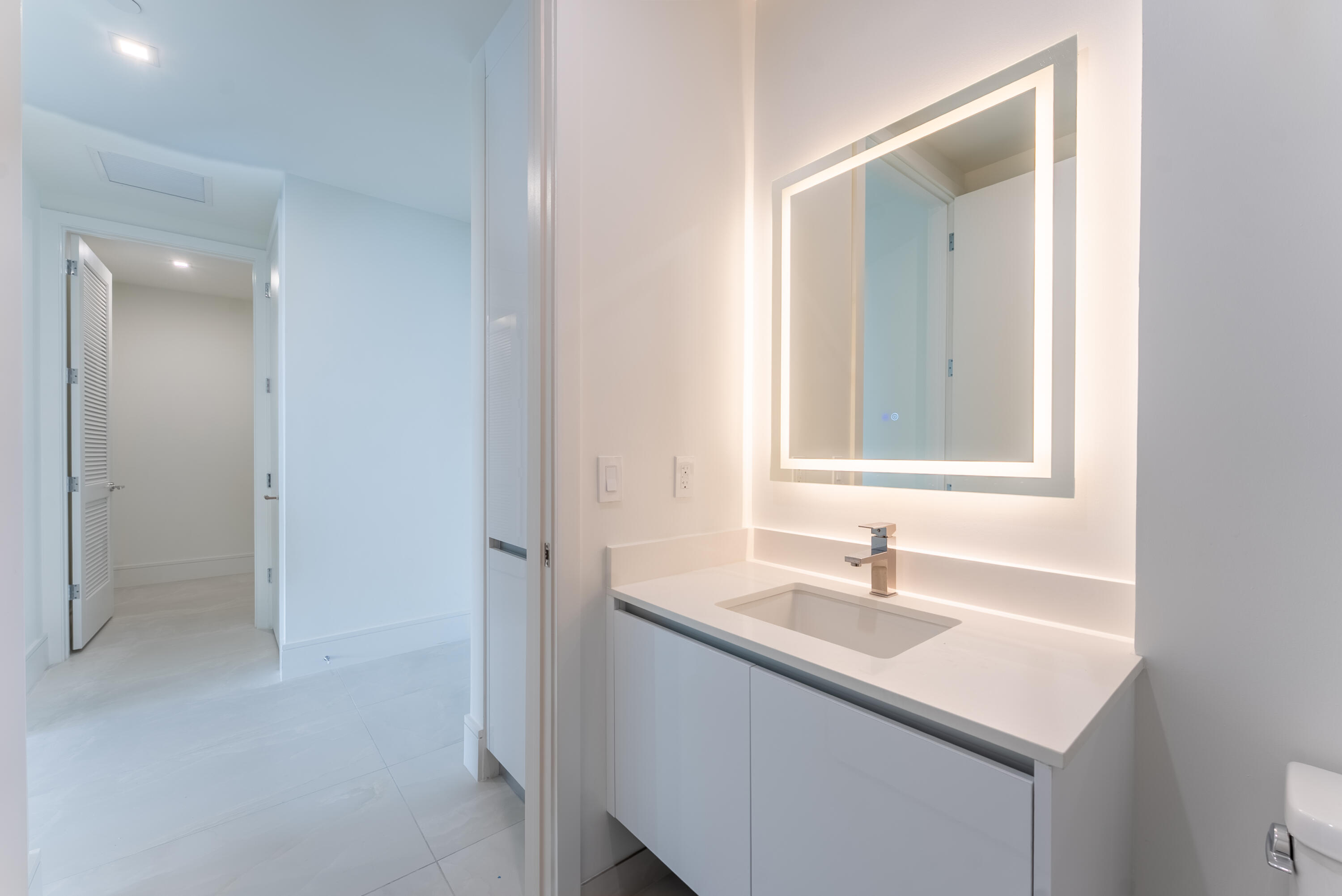 NAUTILUS 220 CONDOMINIUM - Residential