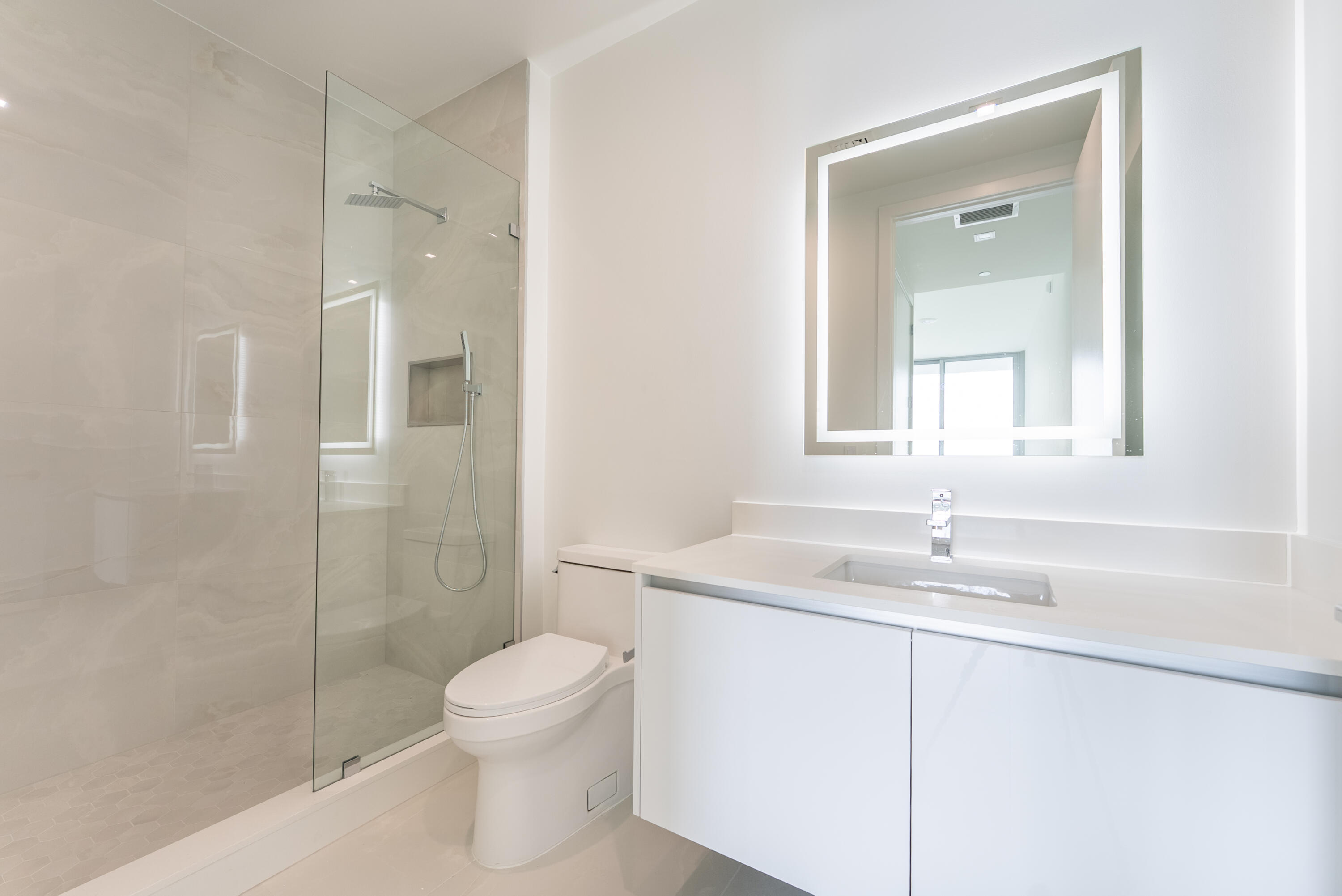 NAUTILUS 220 CONDOMINIUM - Residential