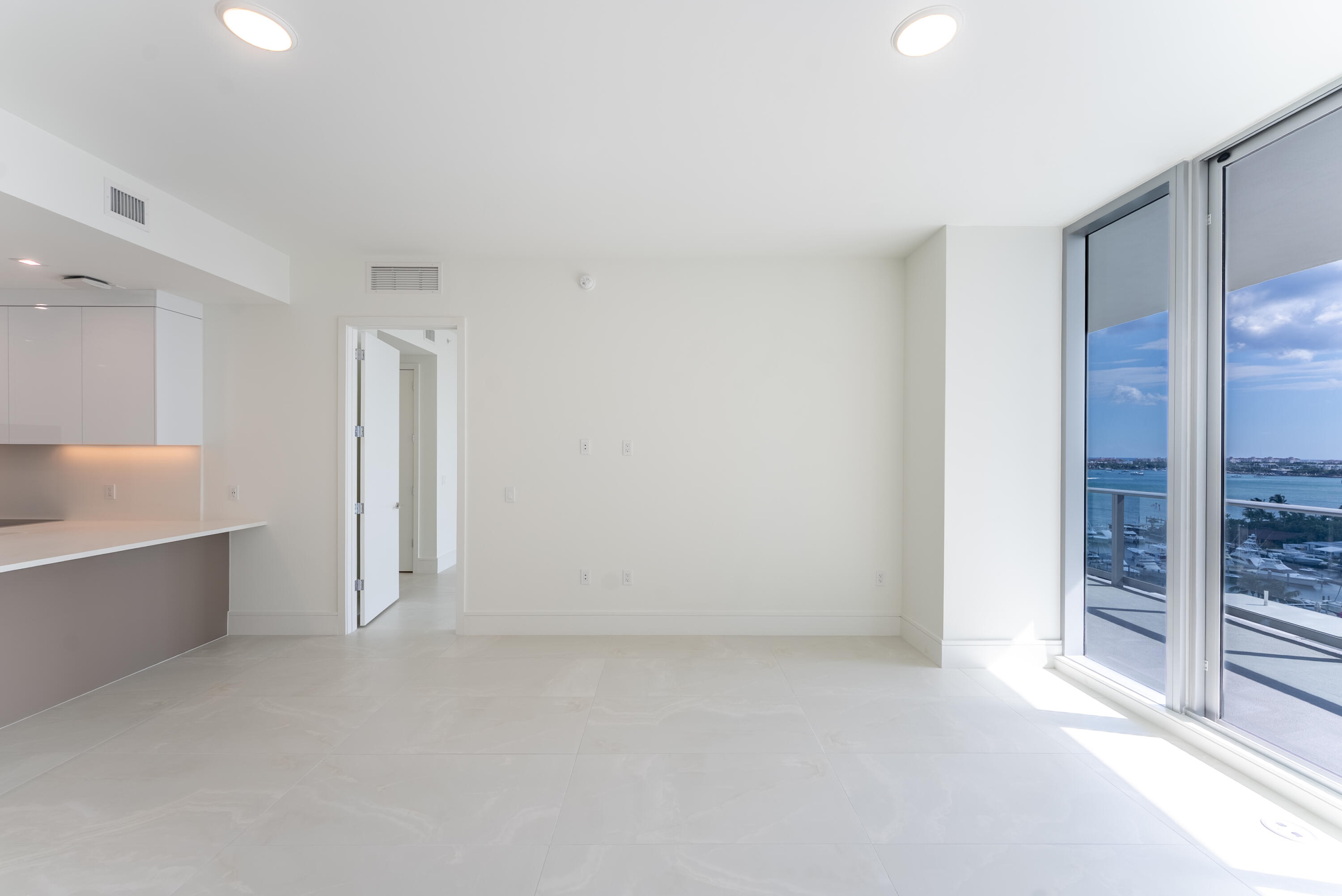 NAUTILUS 220 CONDOMINIUM - Residential