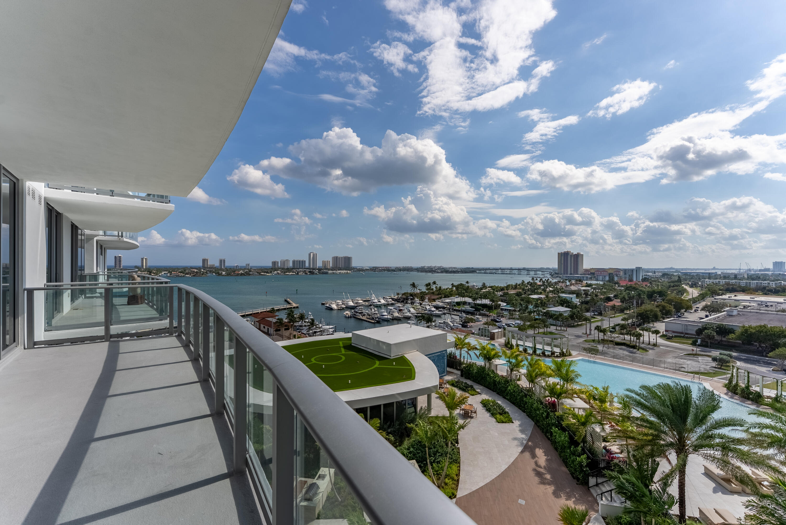 NAUTILUS 220 CONDOMINIUM - Residential