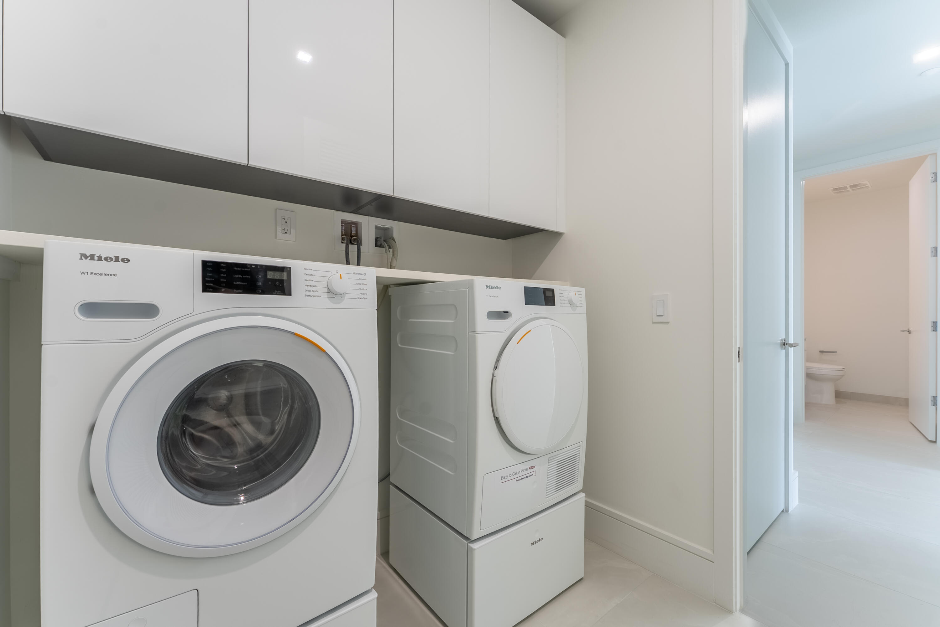 NAUTILUS 220 CONDOMINIUM - Residential