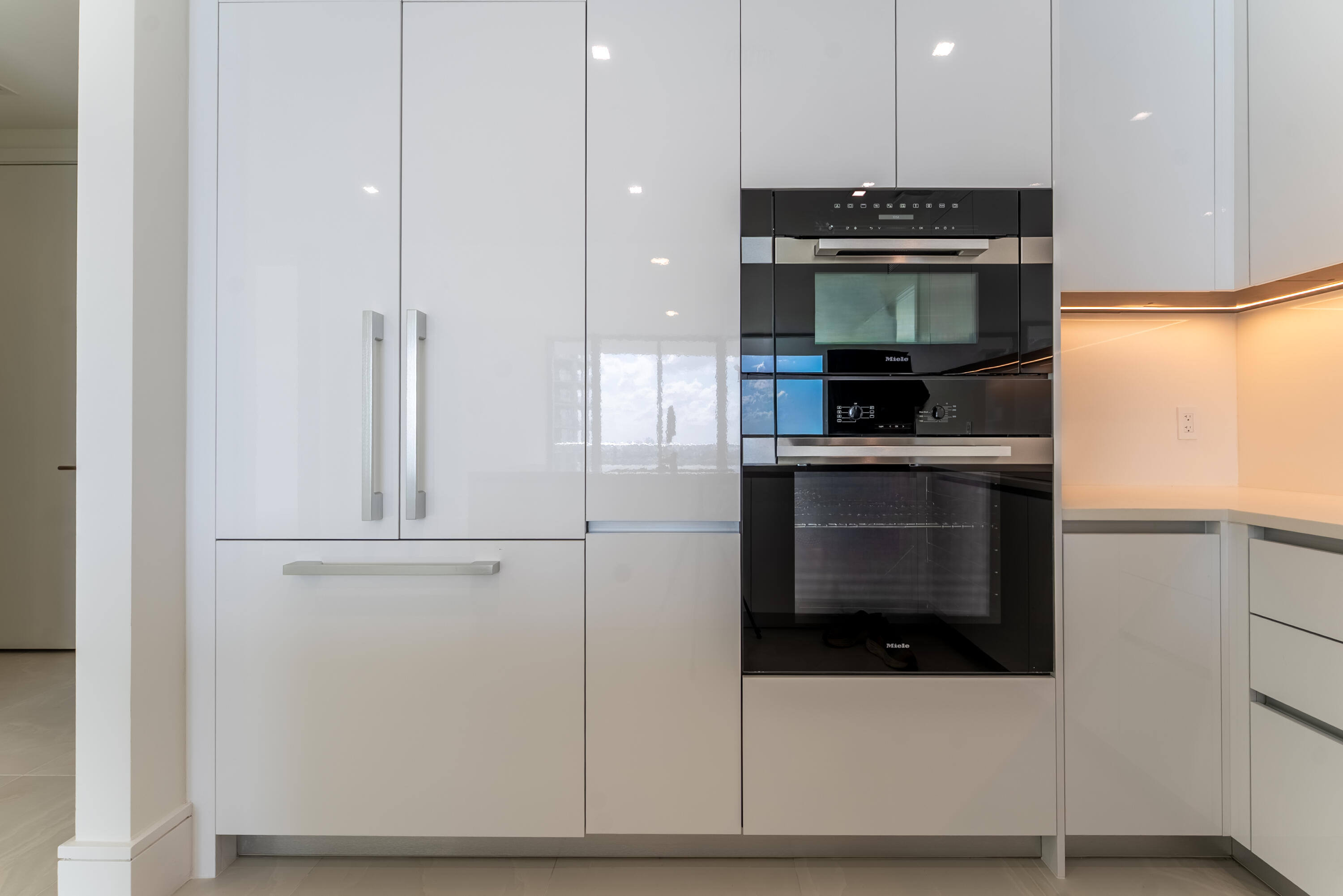 NAUTILUS 220 CONDOMINIUM - Residential