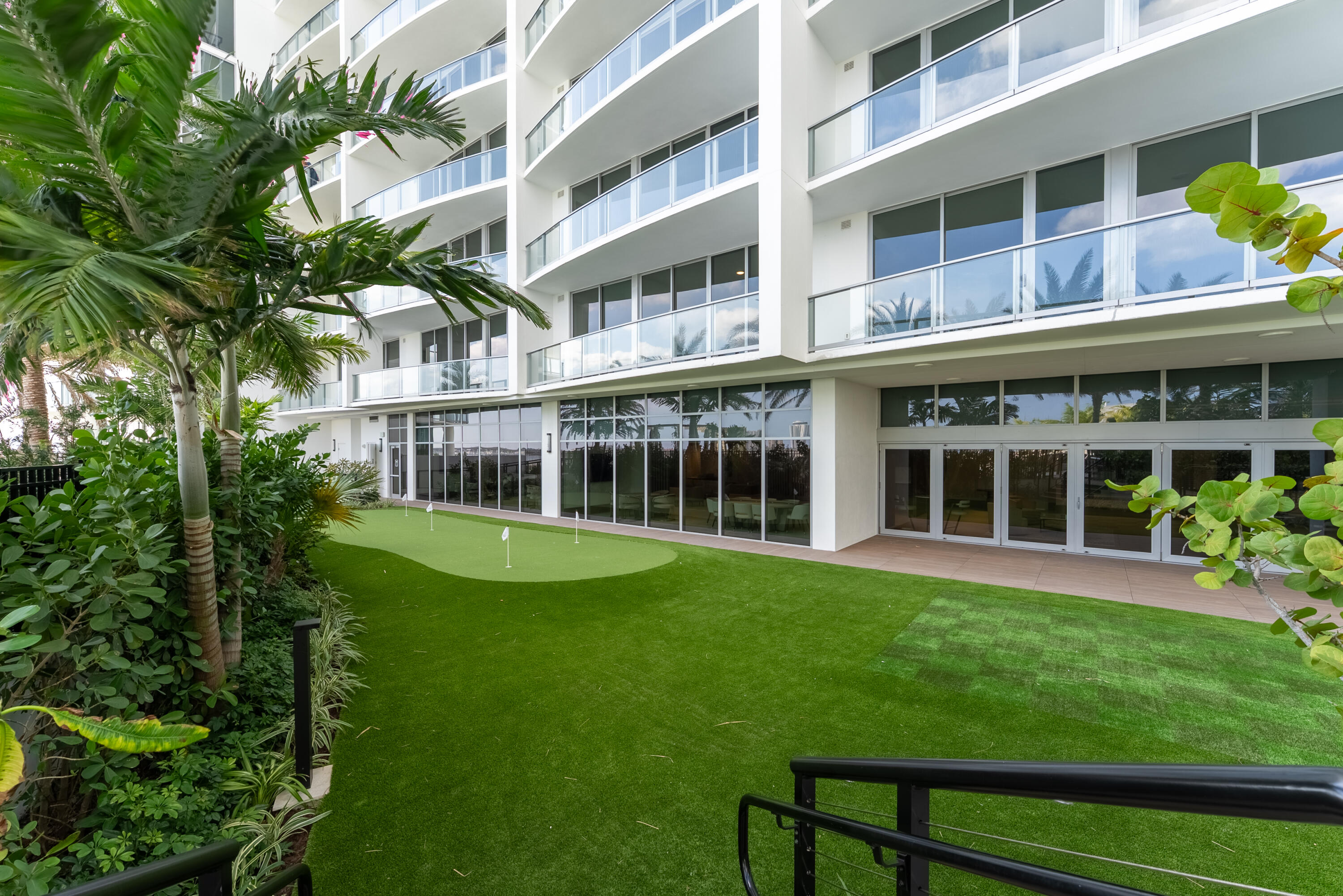 NAUTILUS 220 CONDOMINIUM - Residential