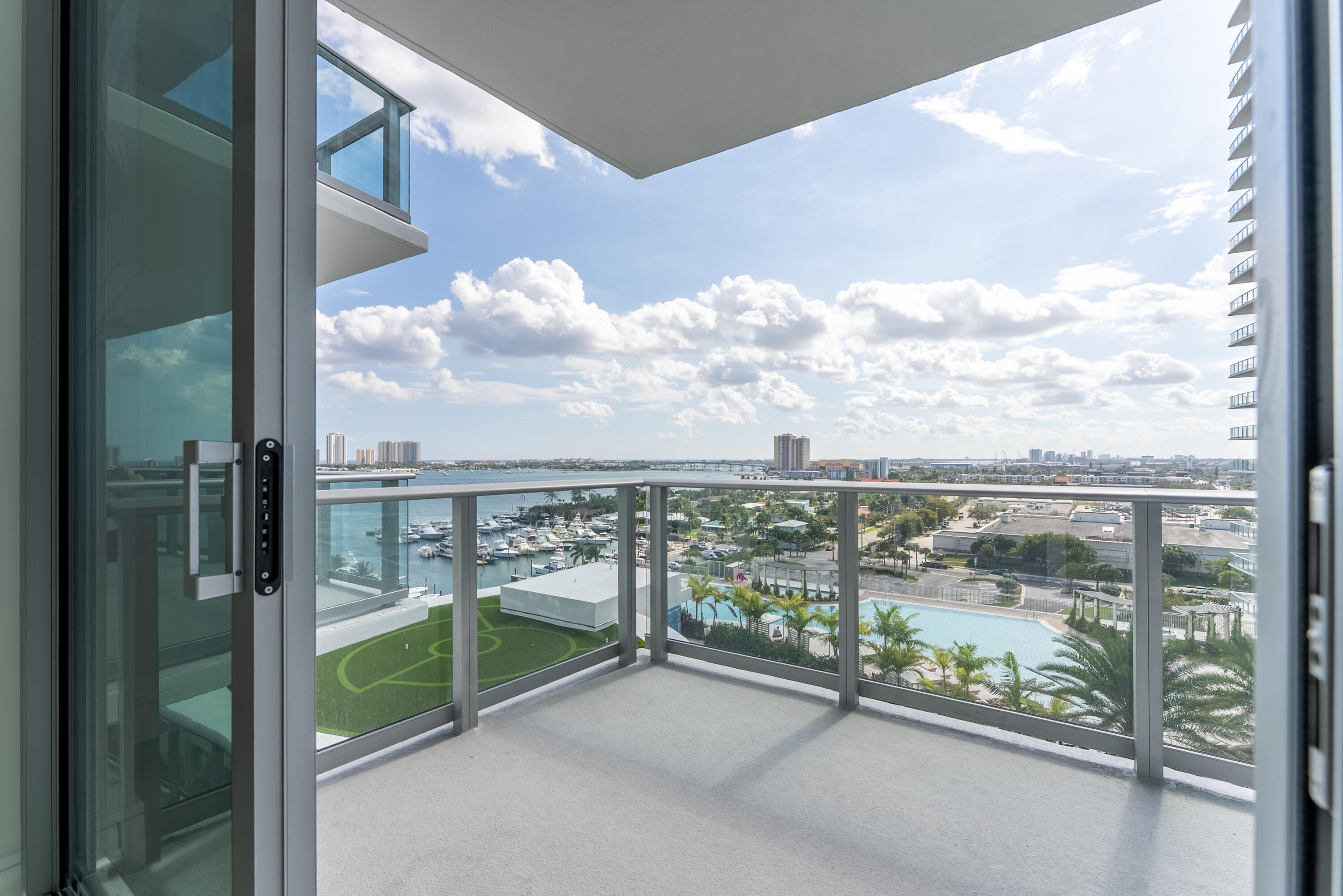 NAUTILUS 220 CONDOMINIUM - Residential