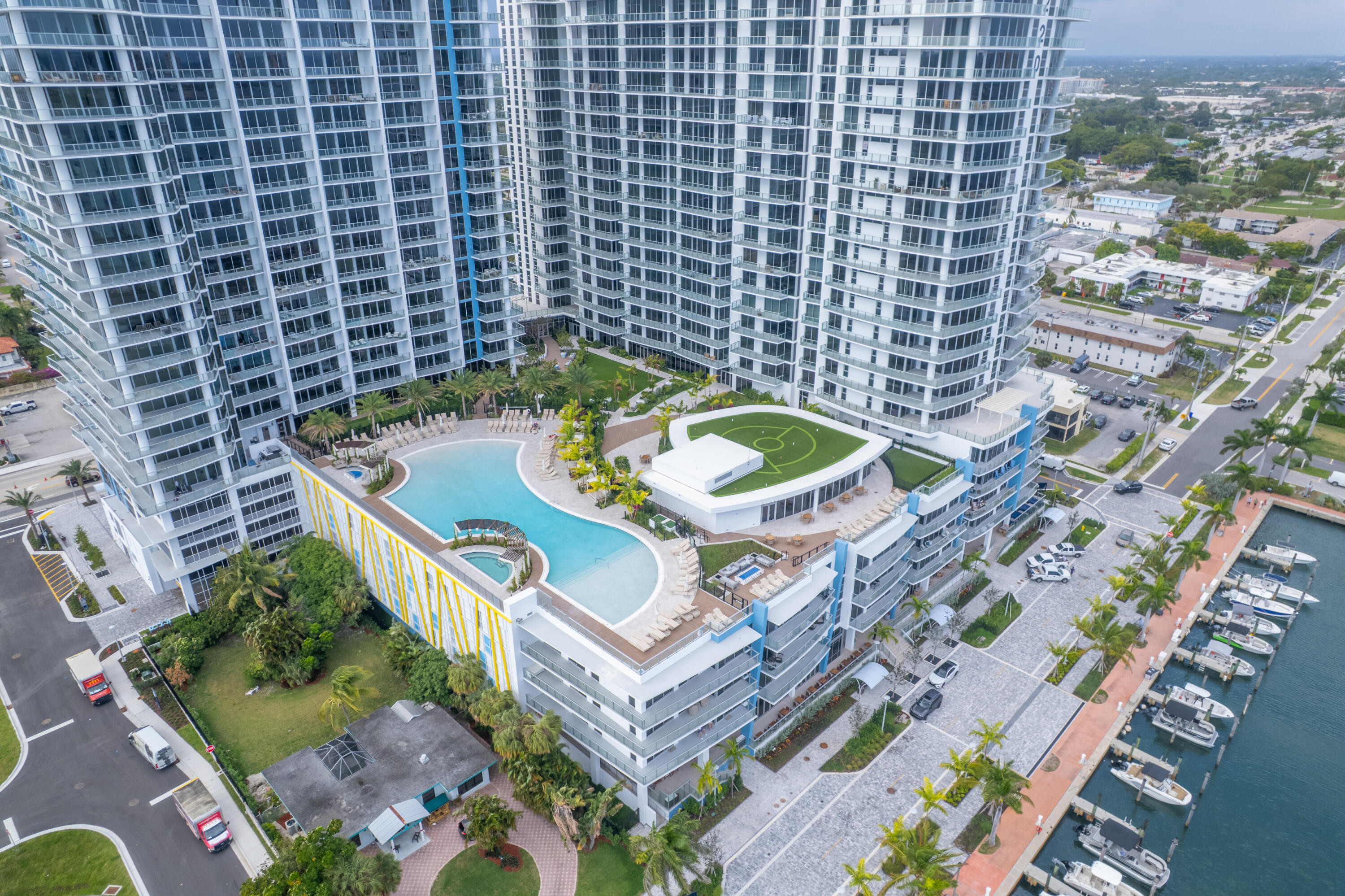 NAUTILUS 220 CONDOMINIUM - Residential