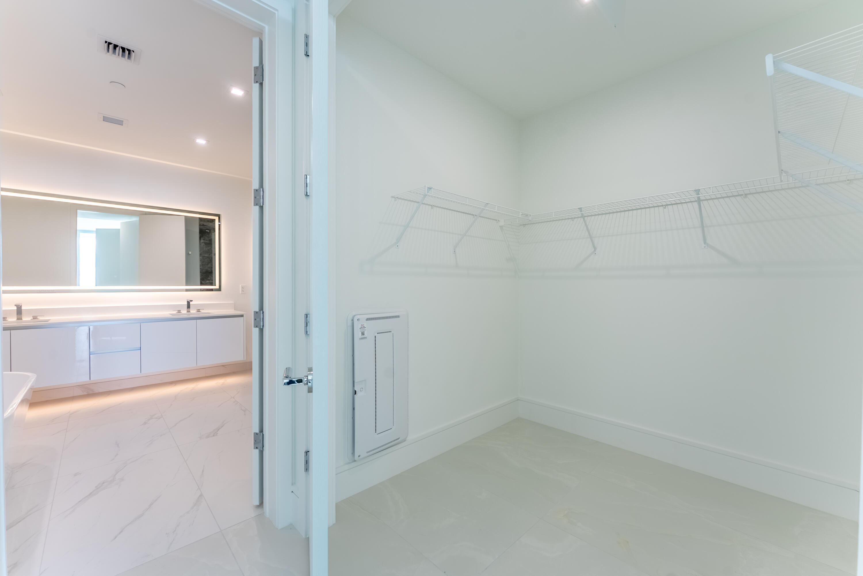 NAUTILUS 220 CONDOMINIUM - Residential