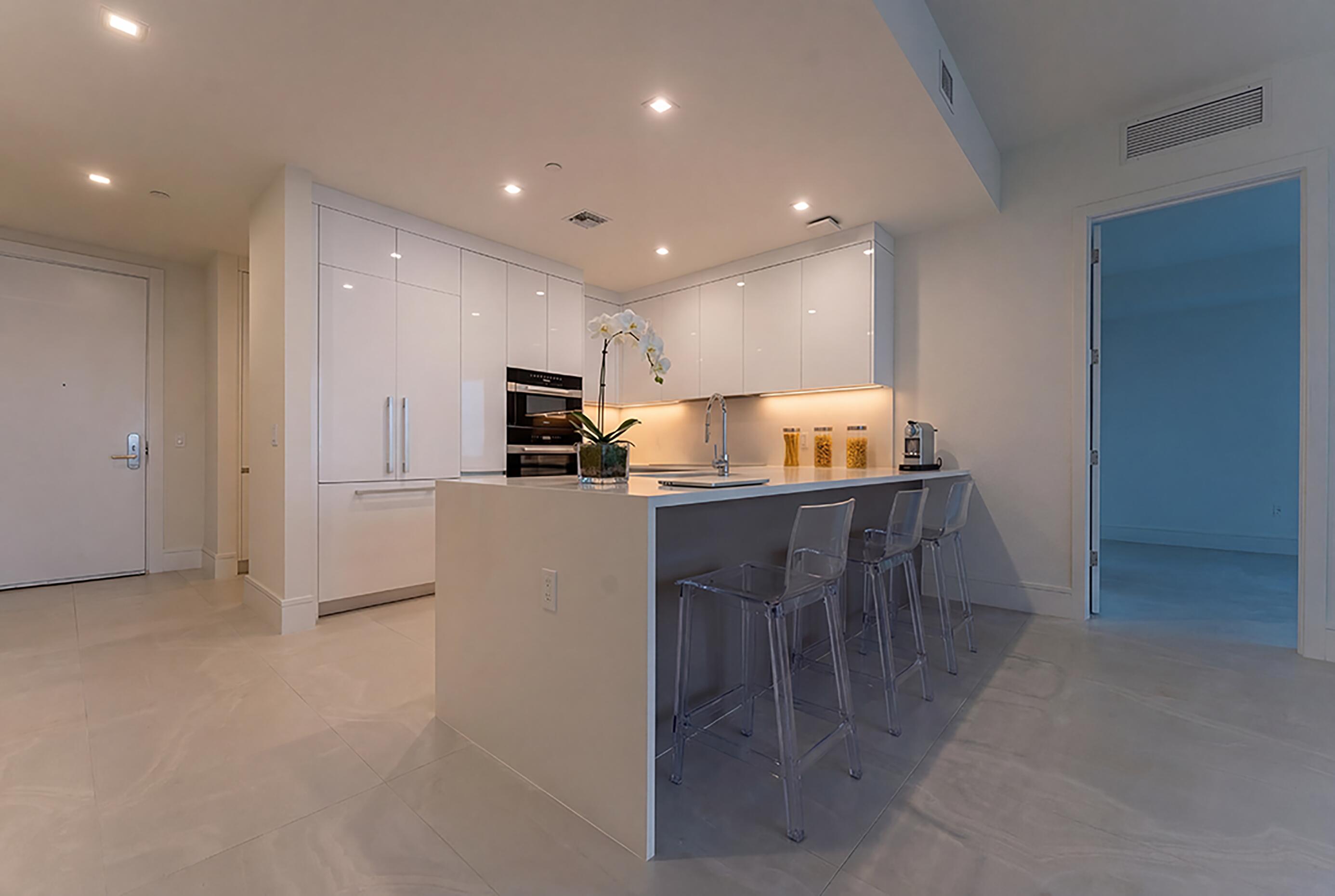 NAUTILUS 220 CONDOMINIUM - Residential