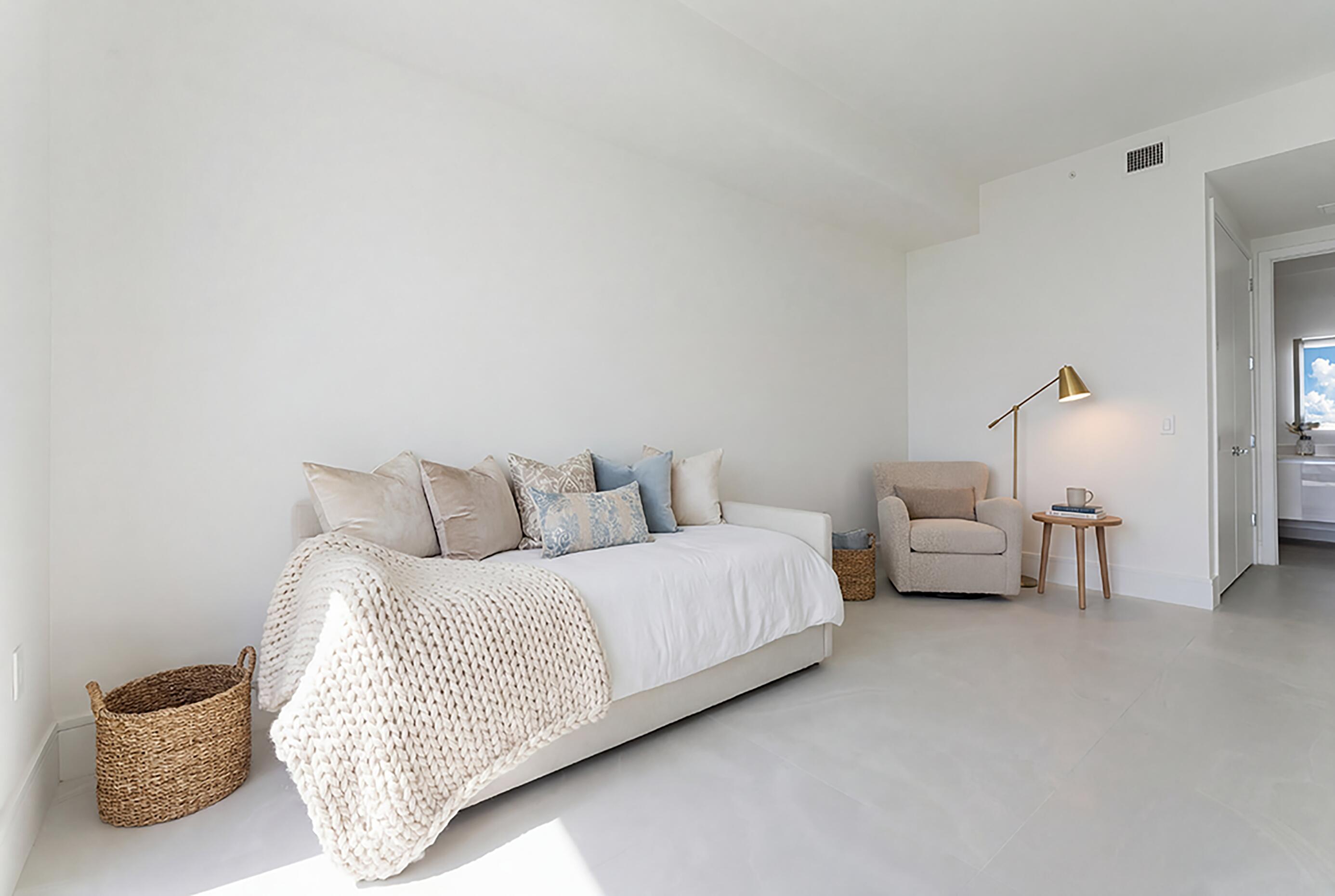 NAUTILUS 220 CONDOMINIUM - Residential