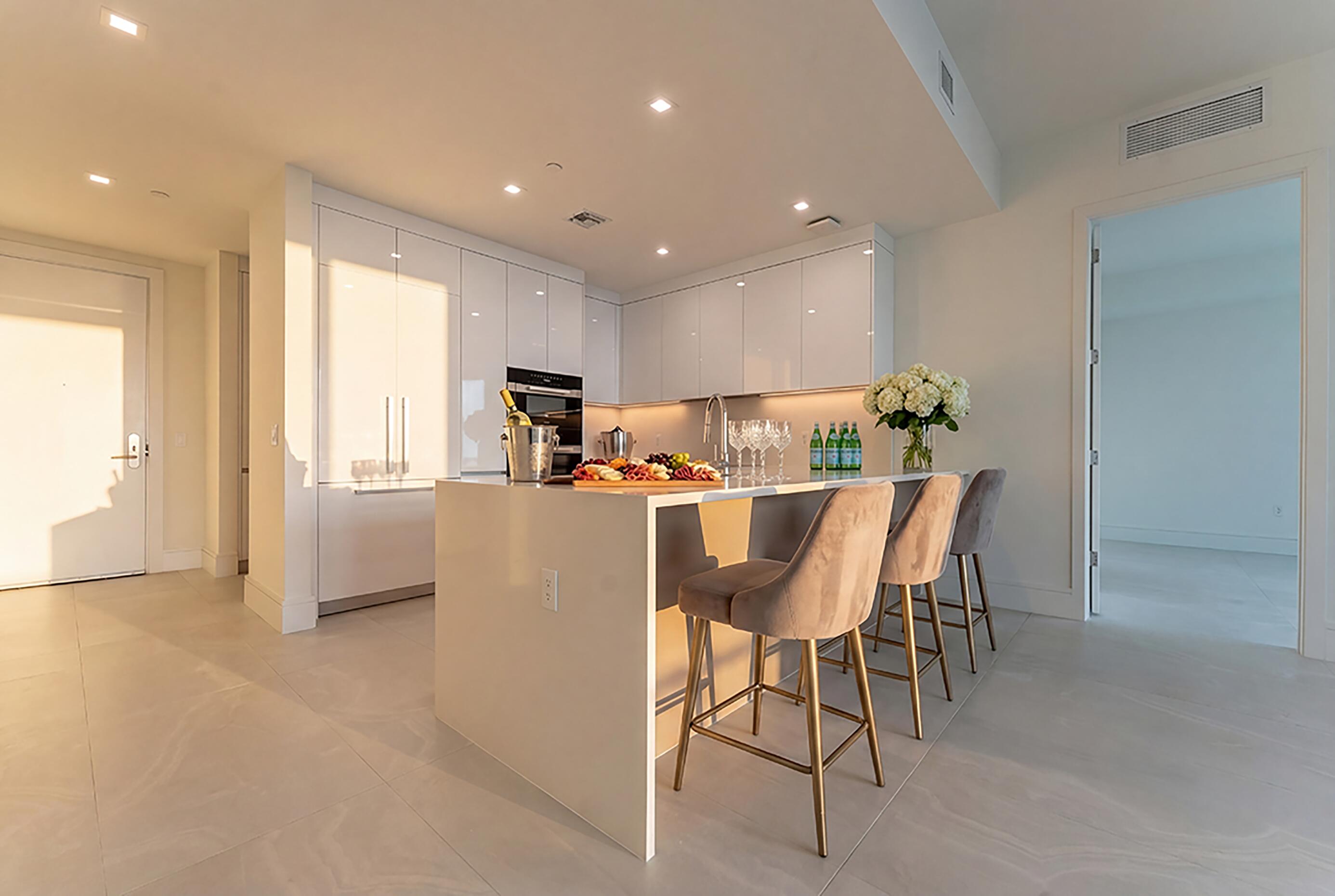 NAUTILUS 220 CONDOMINIUM - Residential