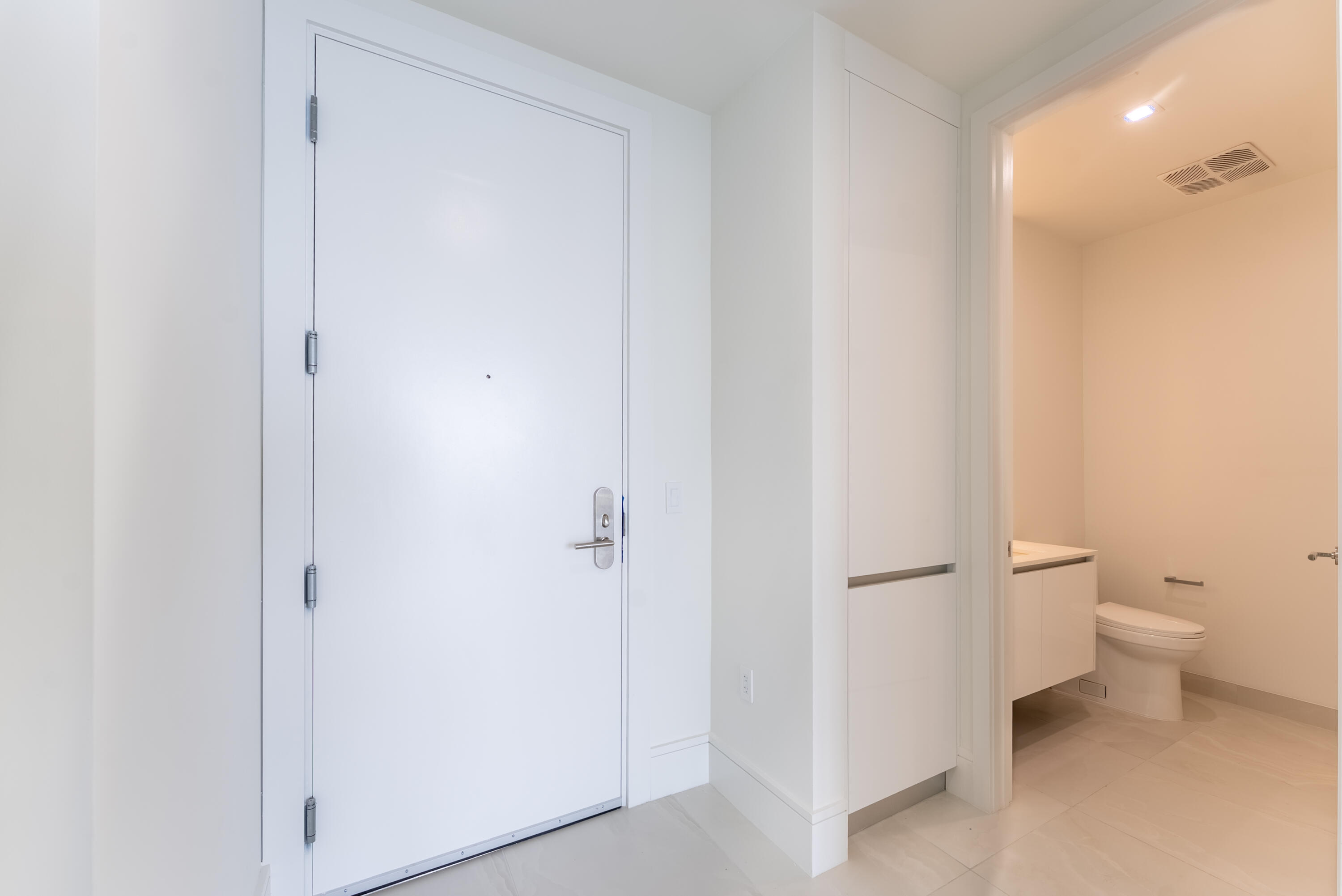 NAUTILUS 220 CONDOMINIUM - Residential