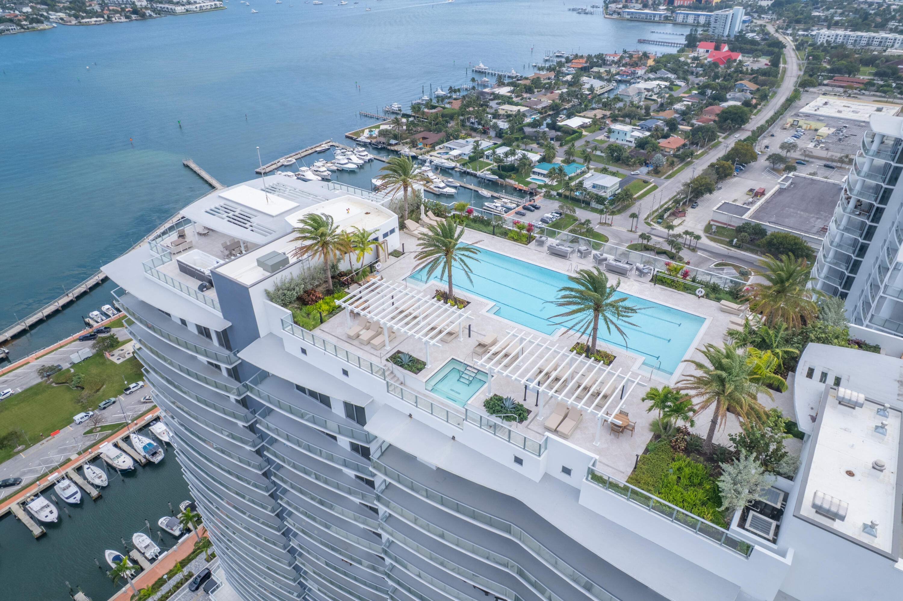 NAUTILUS 220 CONDOMINIUM - Residential