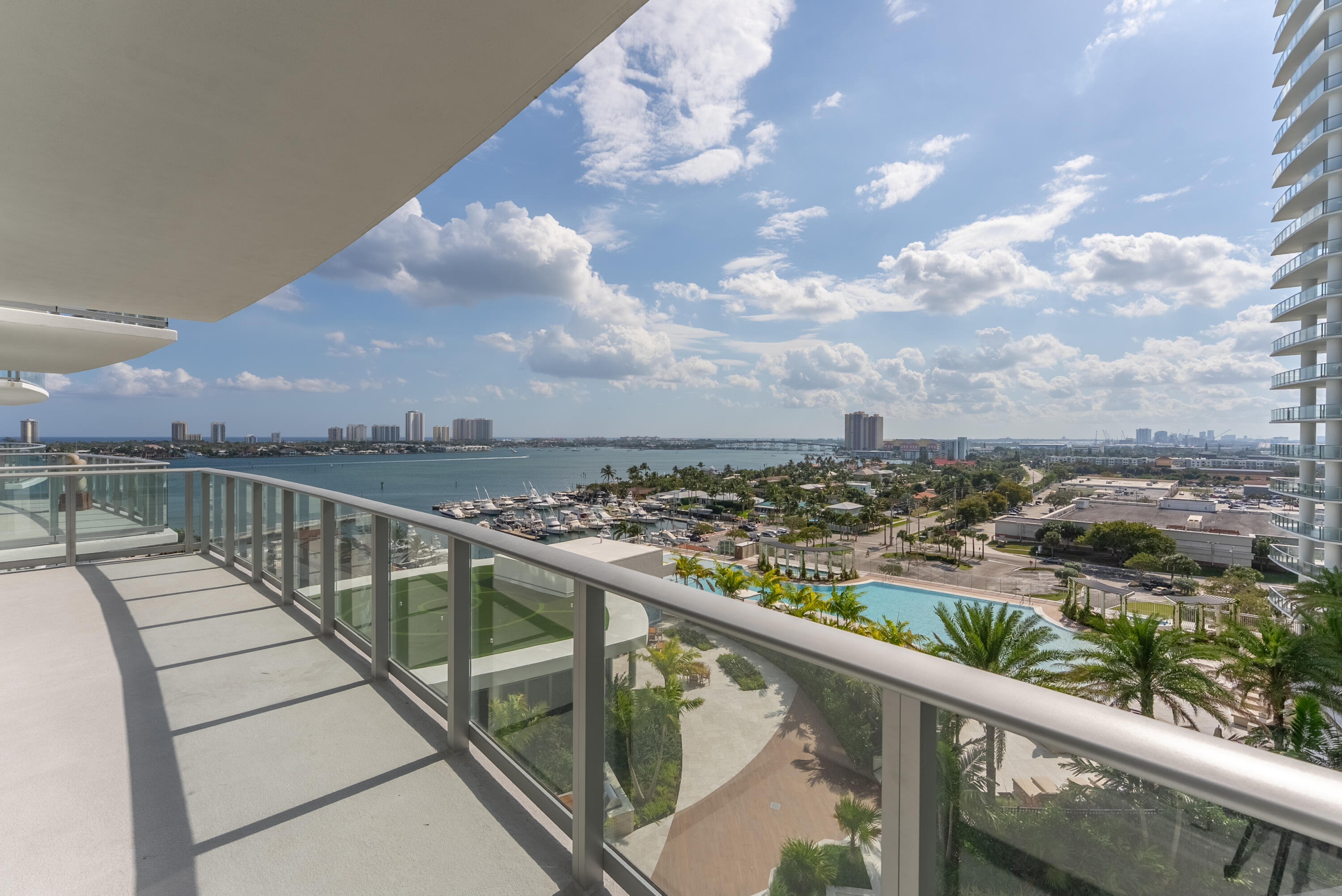 NAUTILUS 220 CONDOMINIUM - Residential