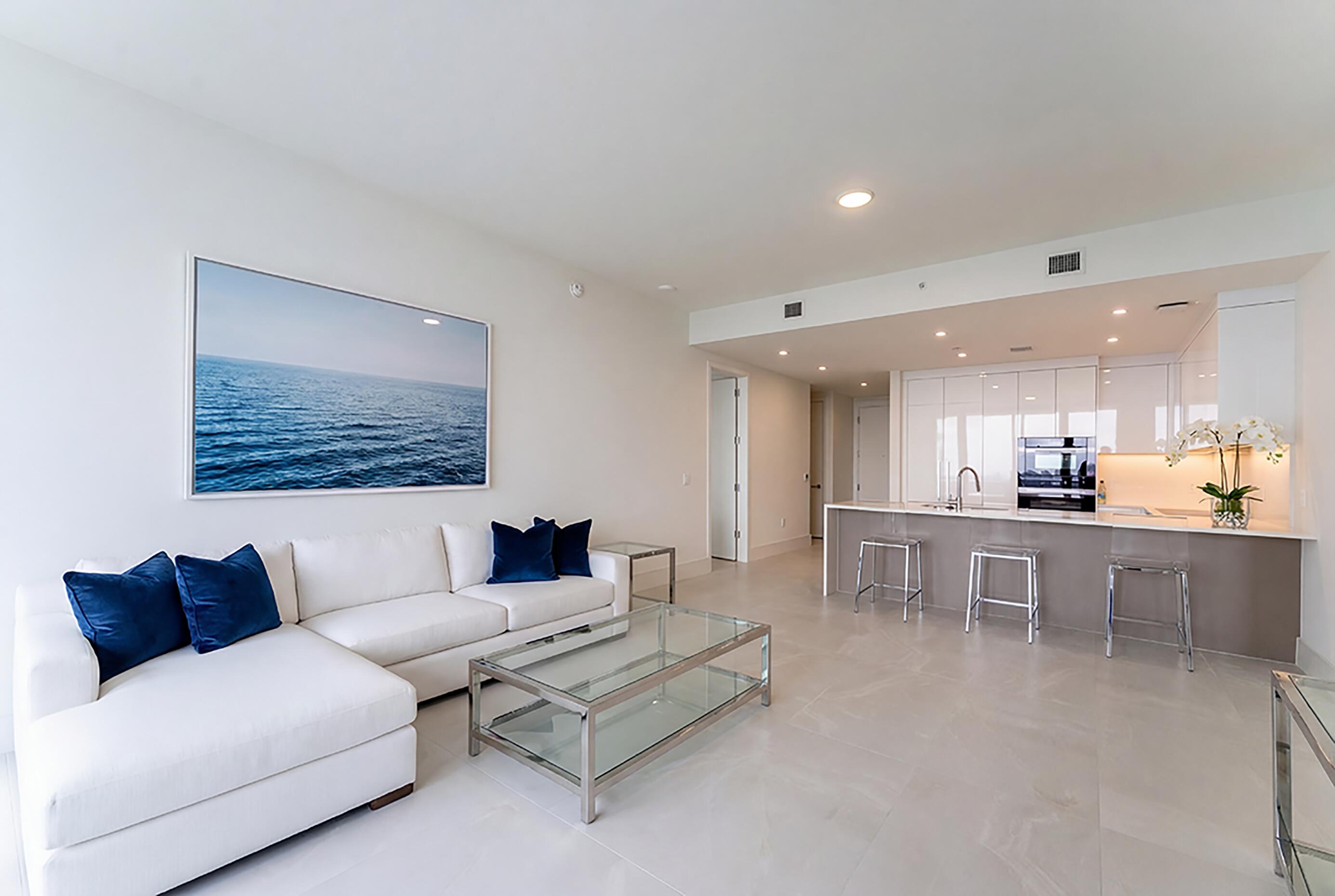 NAUTILUS 220 CONDOMINIUM - Residential