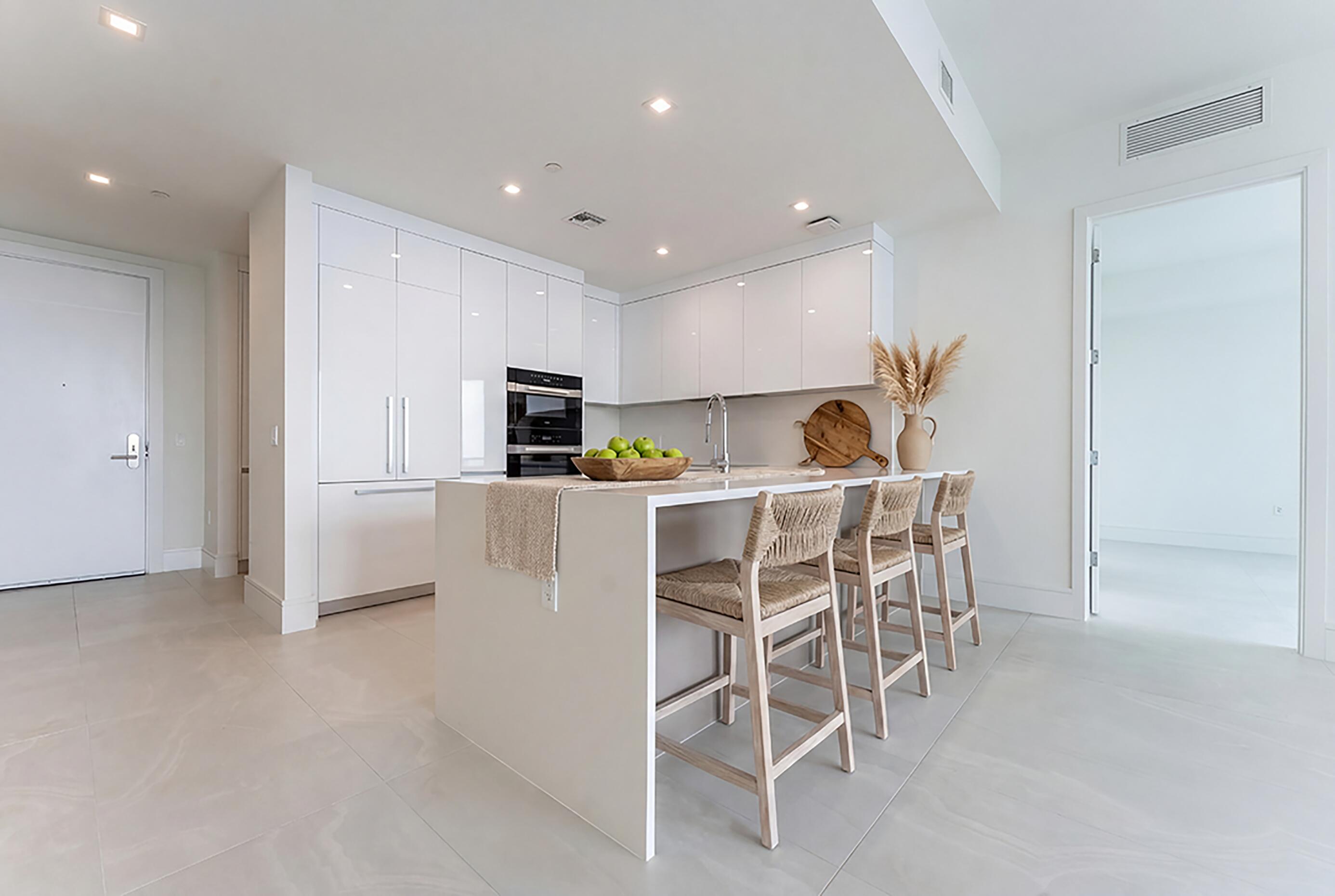 NAUTILUS 220 CONDOMINIUM - Residential