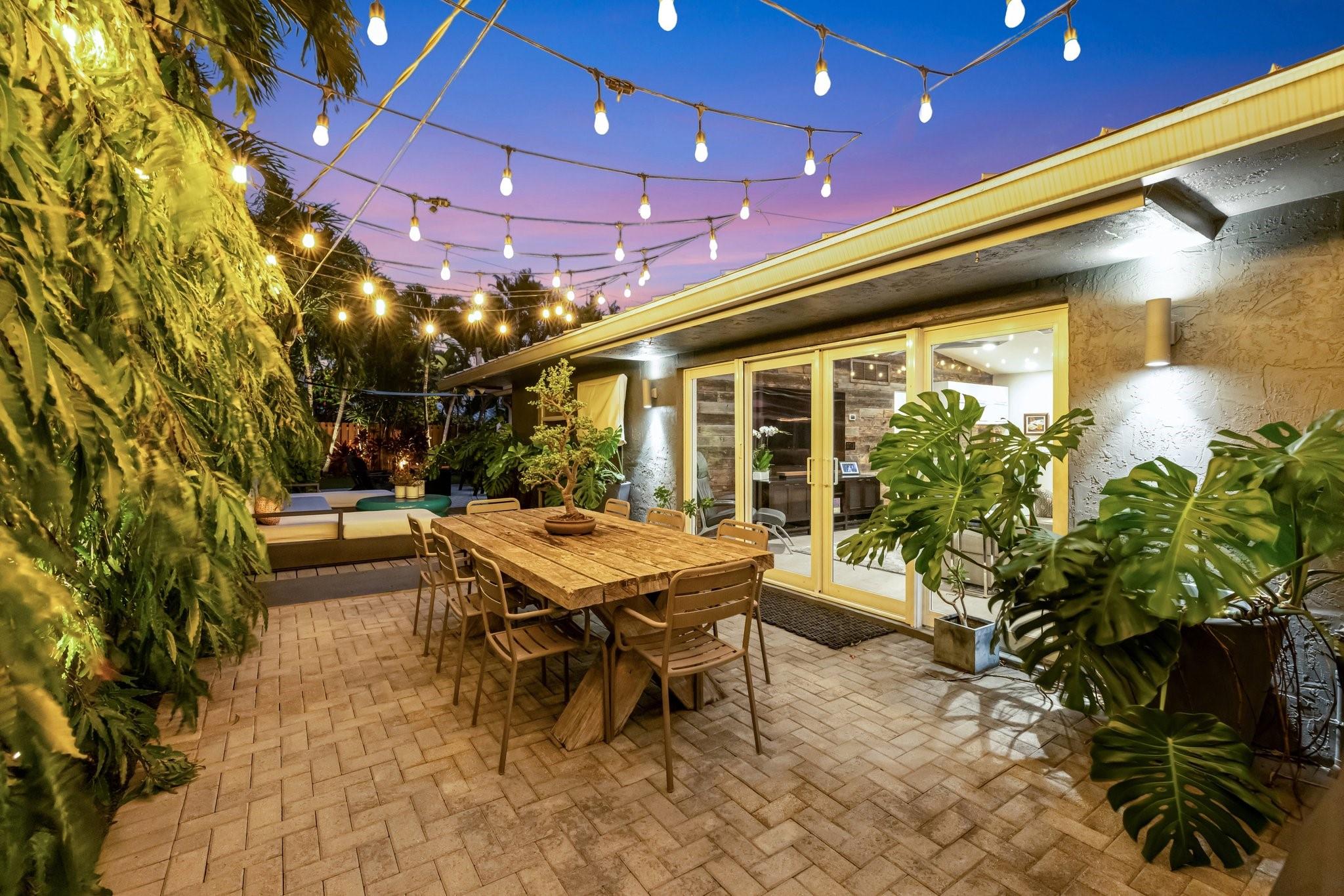 2215 Manatee Dr