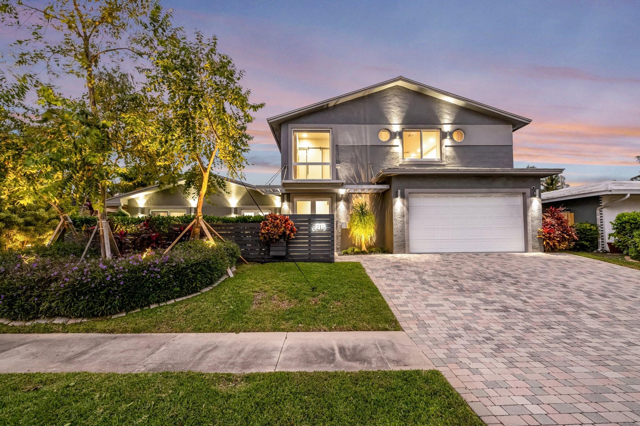 2215 Manatee Dr