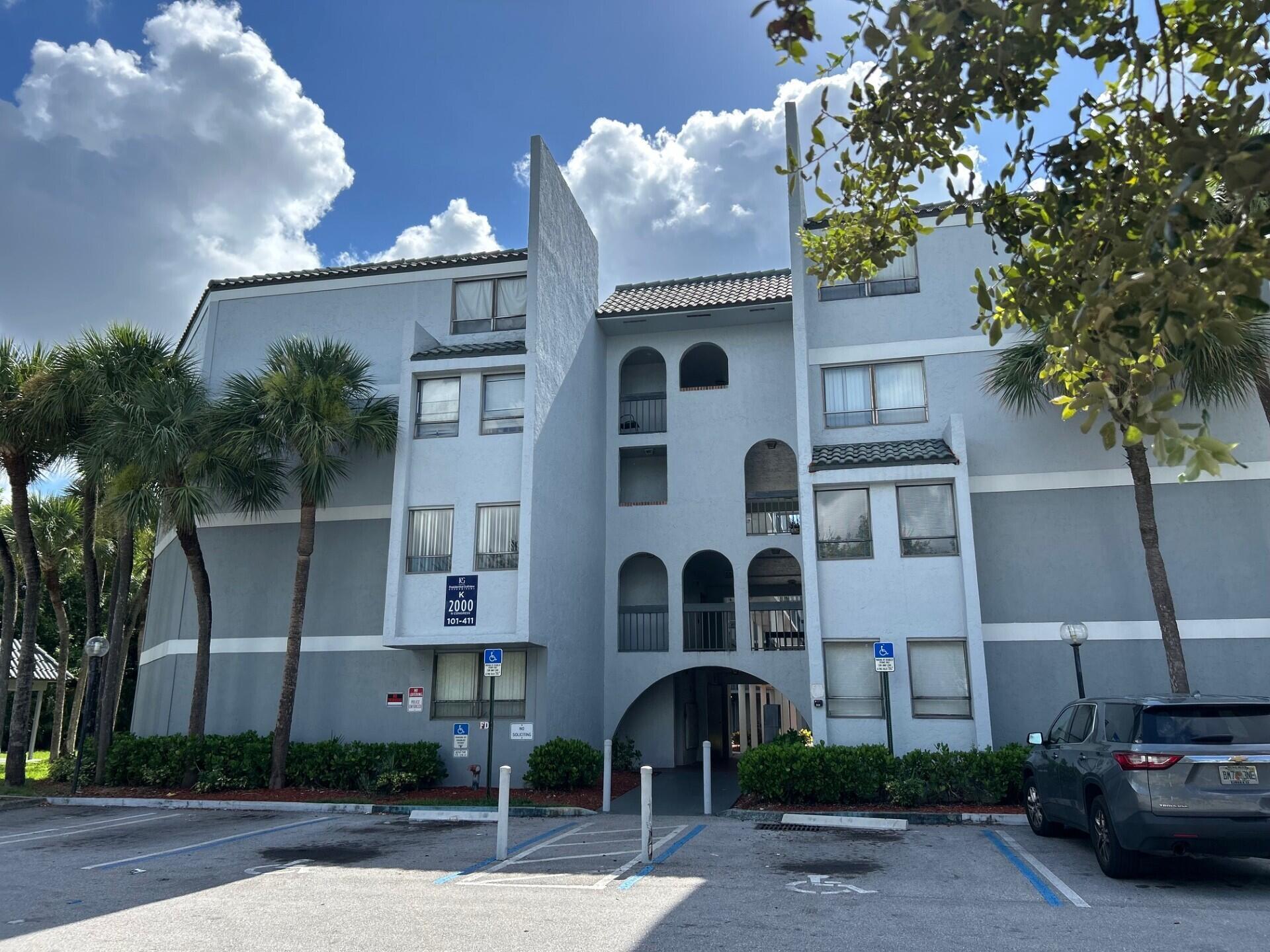 Attention investors! 2 bedrooms, 2 bathrooms, tenant occupied until 11/30/2025 for $1800/month. Seller would prefer to sell this unit and 1900 N. Congress Ave., #305 & 1820 N. Congress Ave., #405 as a package sale. Conveniently located near Palm Beach Lakes Blvd., the mall and downtown West Palm Beach with easy access to I-95.