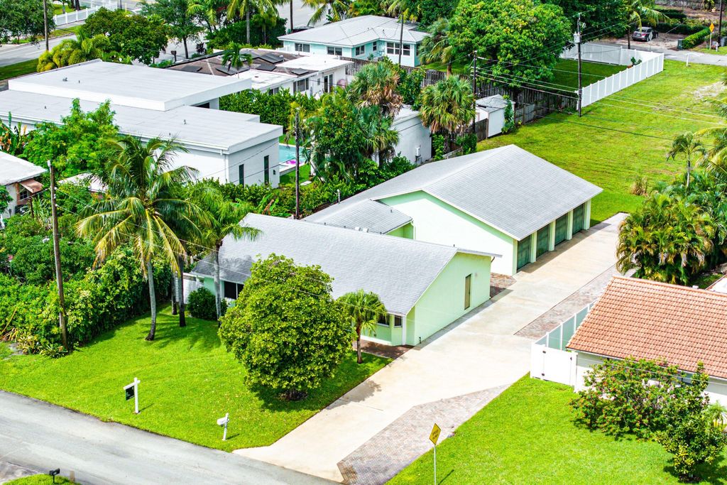 Photo of 165 NW 8th Street, Boca Raton, FL 33432 (MLS # R11130727)