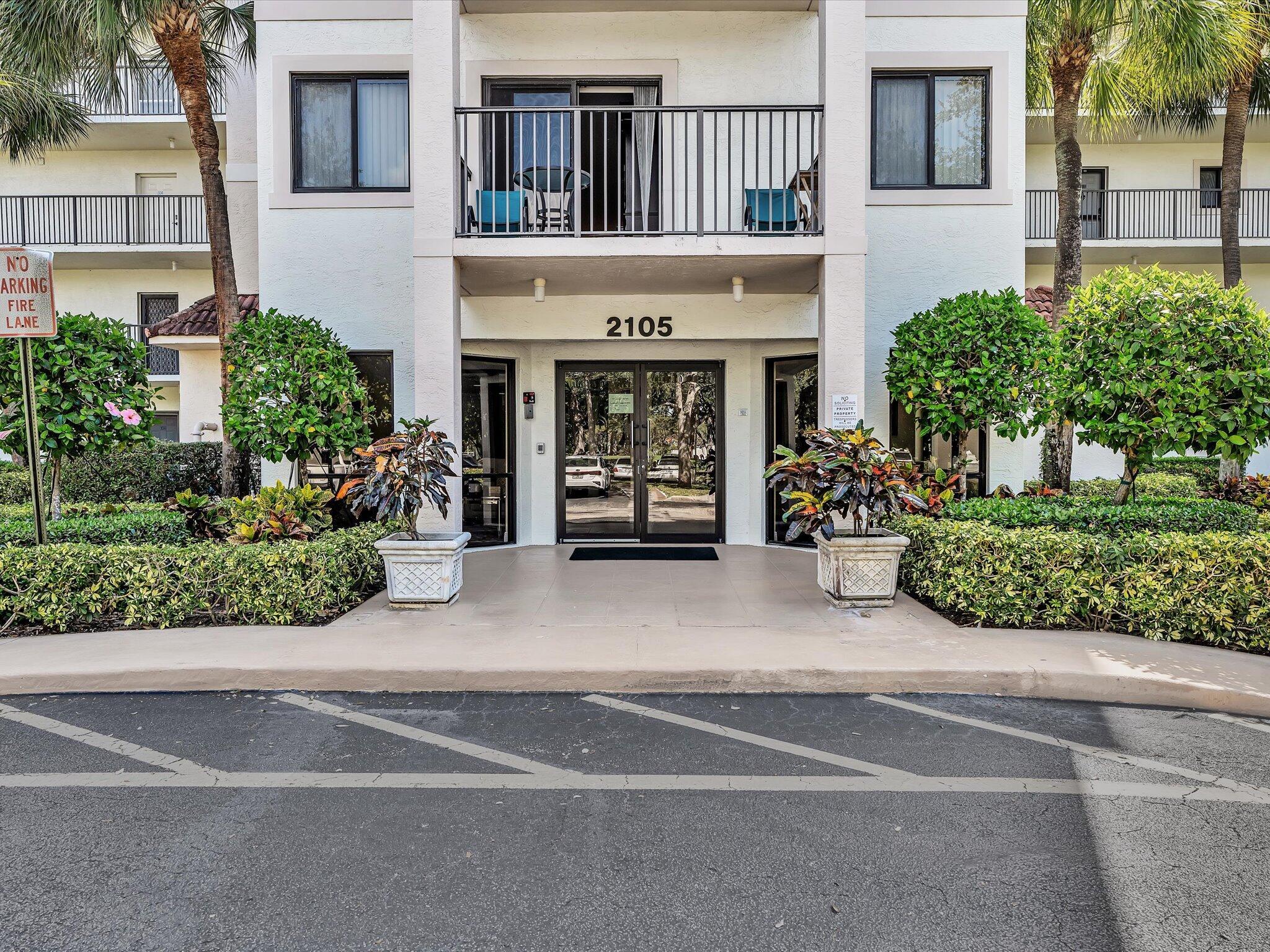 2105 Lavers Circle 406