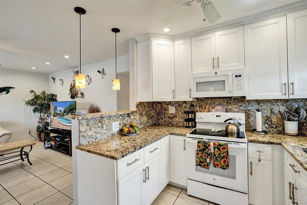 Photo of 2000 NE 33rd St #5, Pompano Beach, FL 33064 (MLS # F10532327)