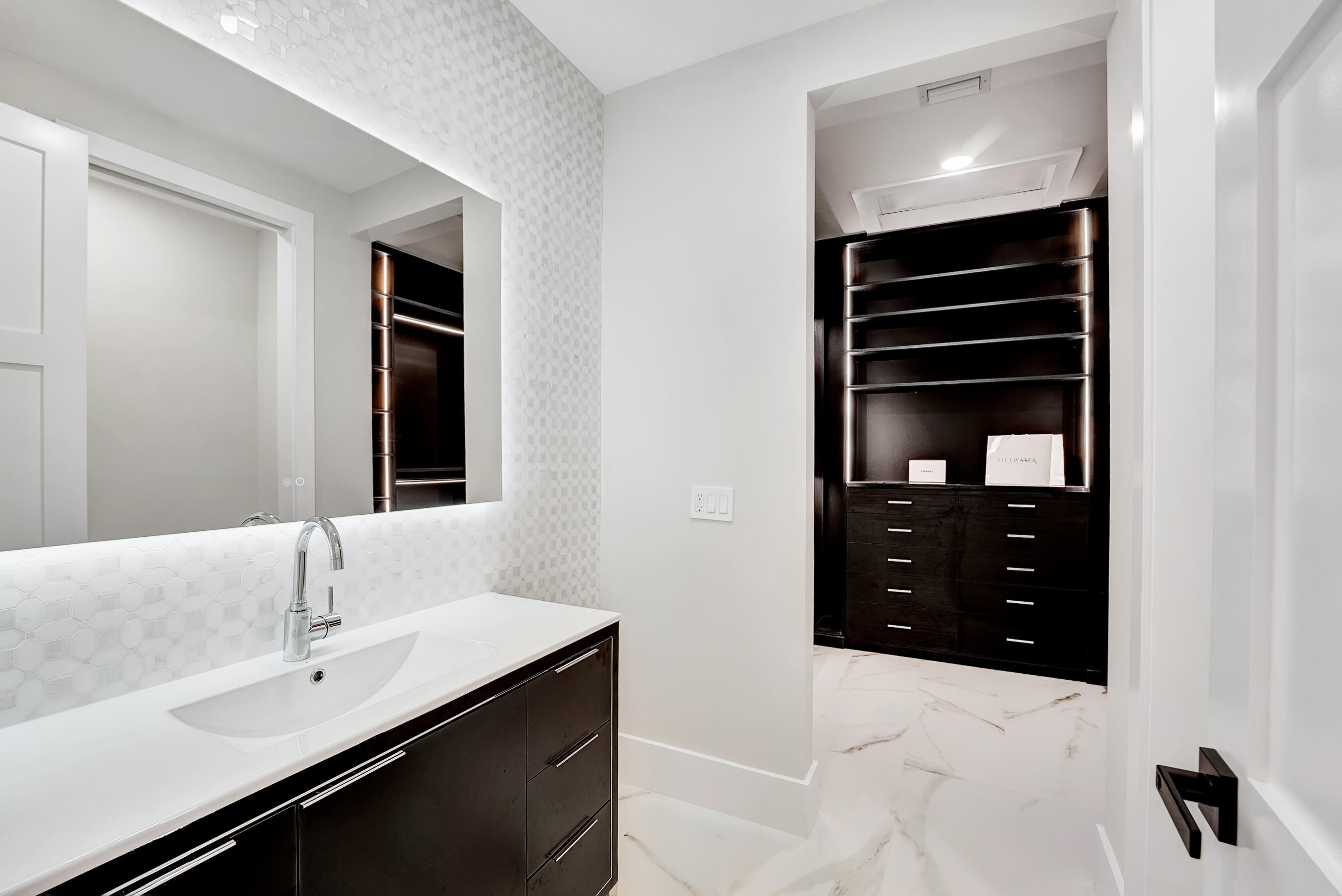 JUPITER HILLS VILLAGE - Residential