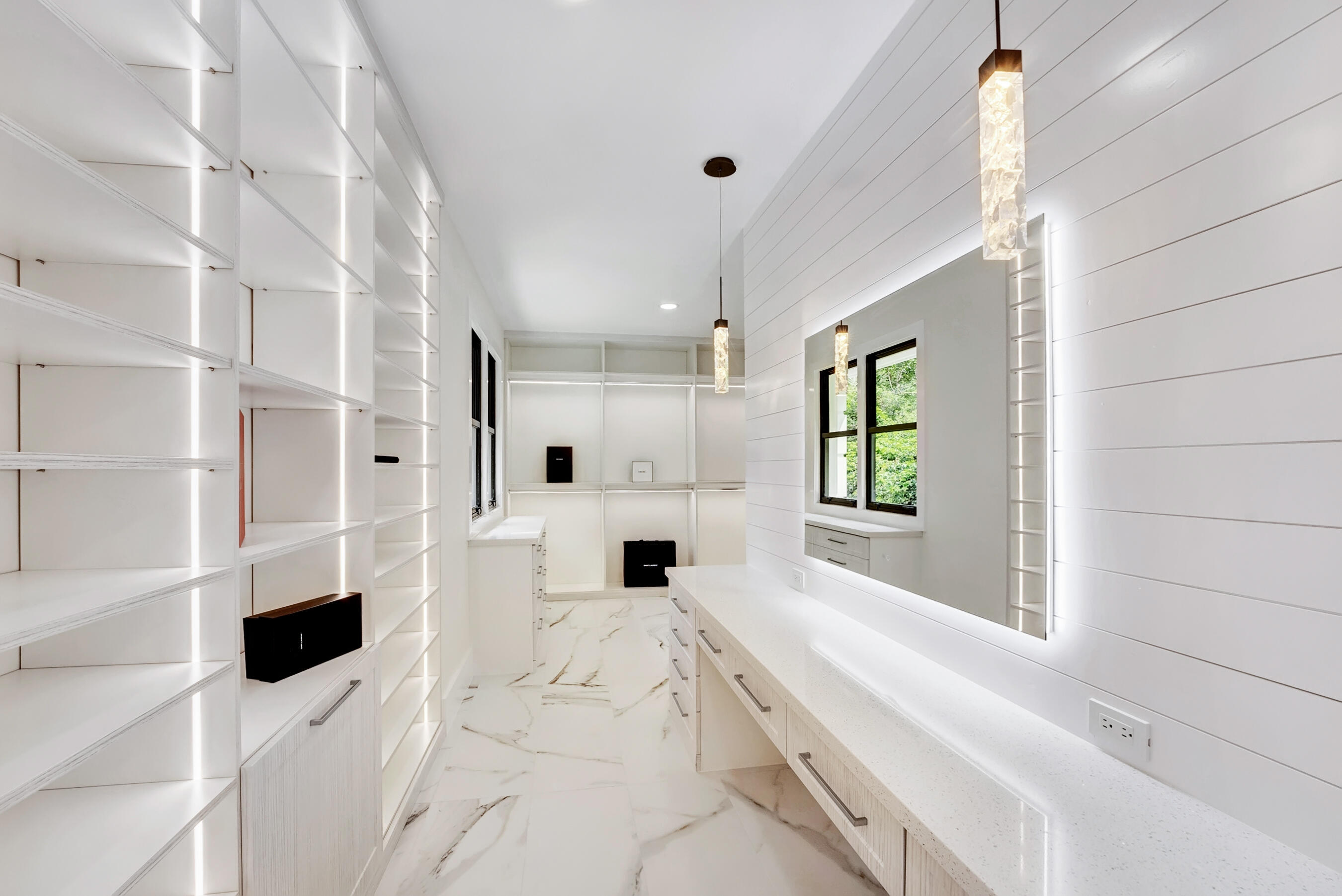 JUPITER HILLS VILLAGE - Residential