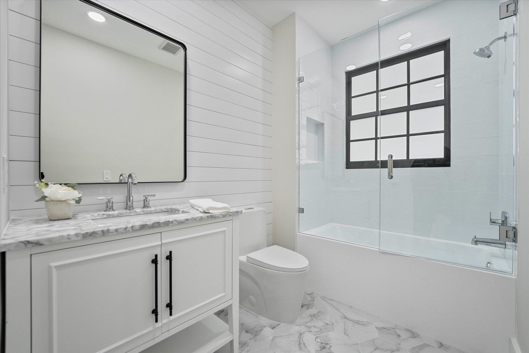 JUPITER HILLS VILLAGE - Residential