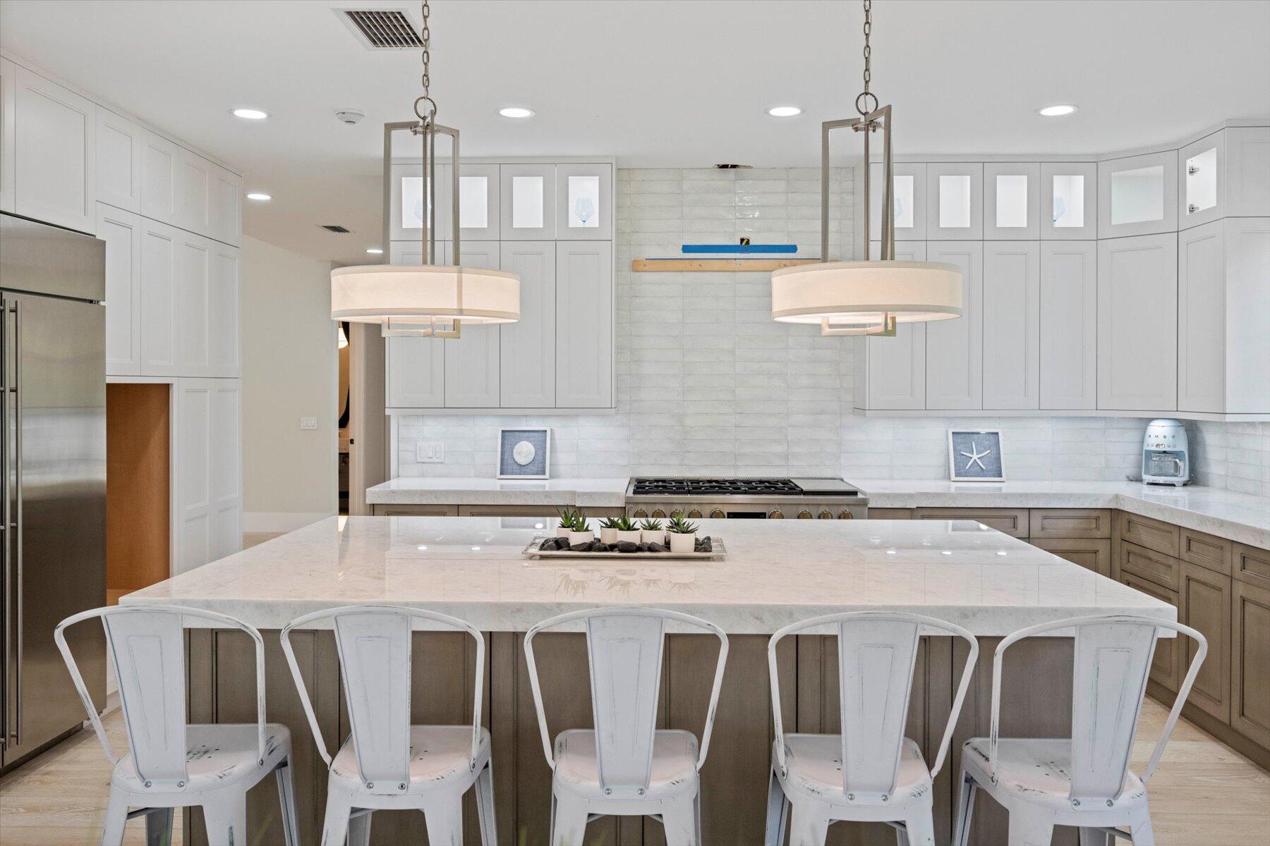 JUPITER HILLS VILLAGE - Residential