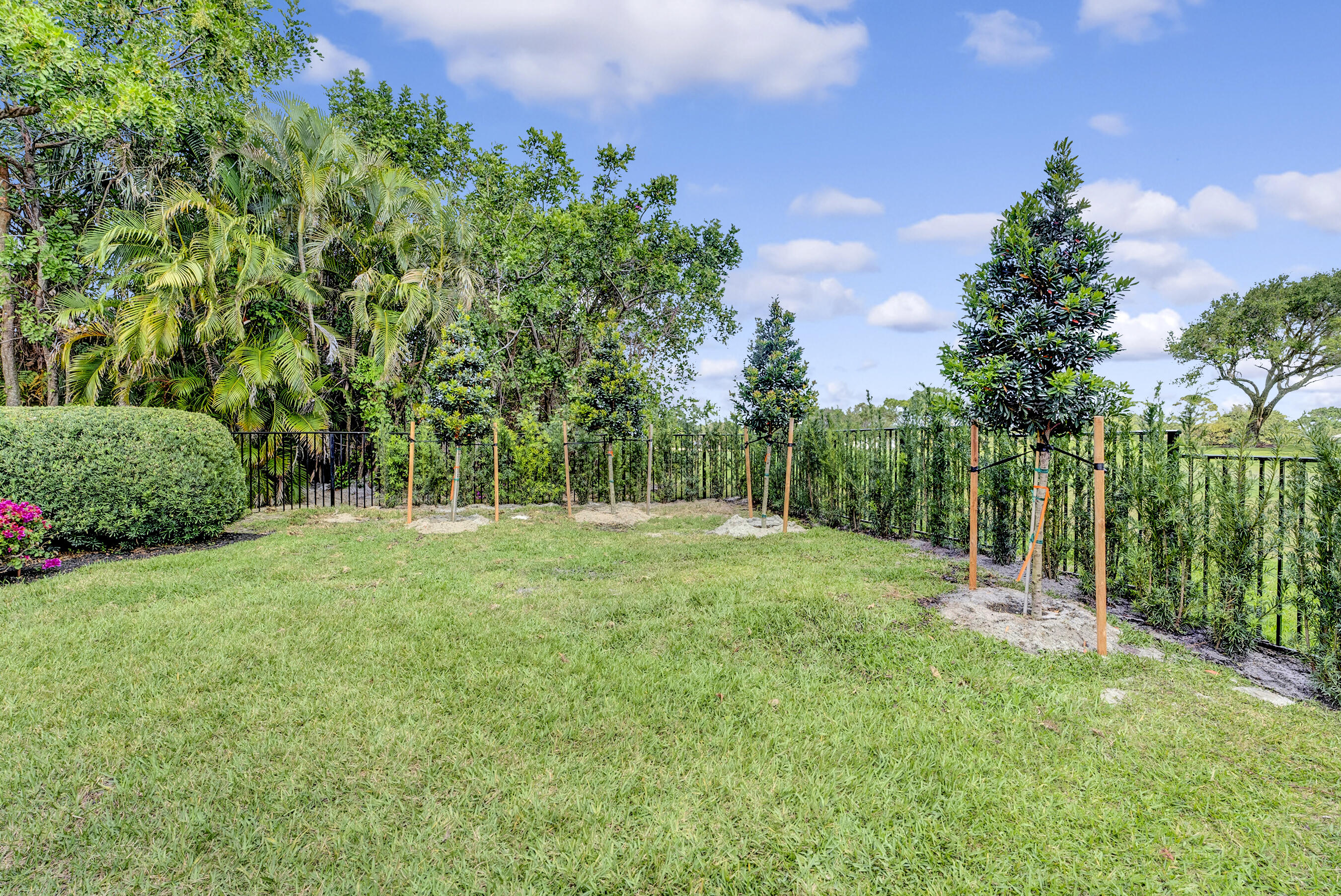 JUPITER HILLS VILLAGE - Residential
