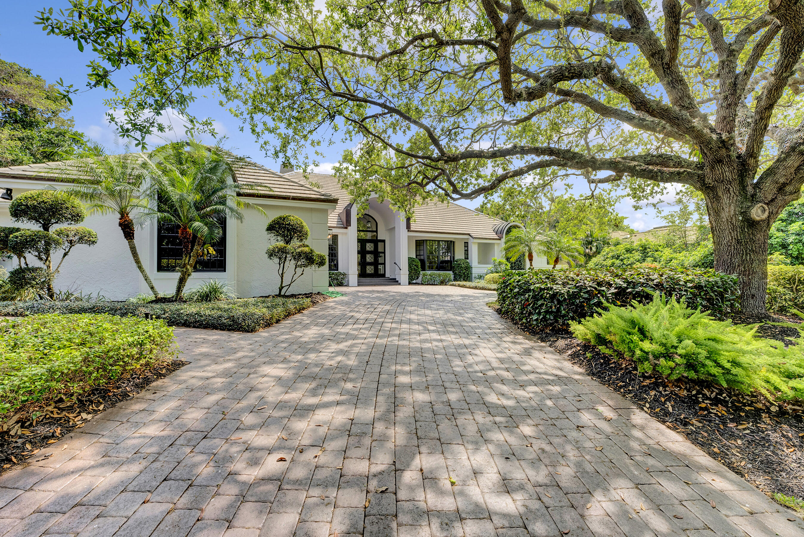 JUPITER HILLS VILLAGE - Residential