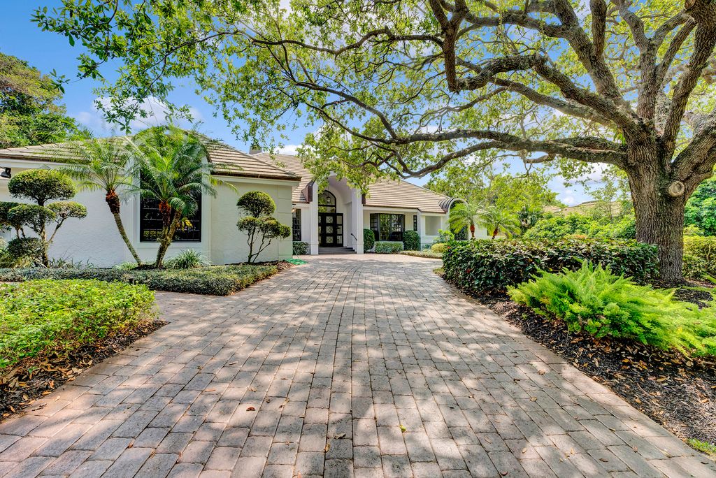 Photo of 18065 SE Village Circle, Jupiter, FL 33469 (MLS # R10965632)