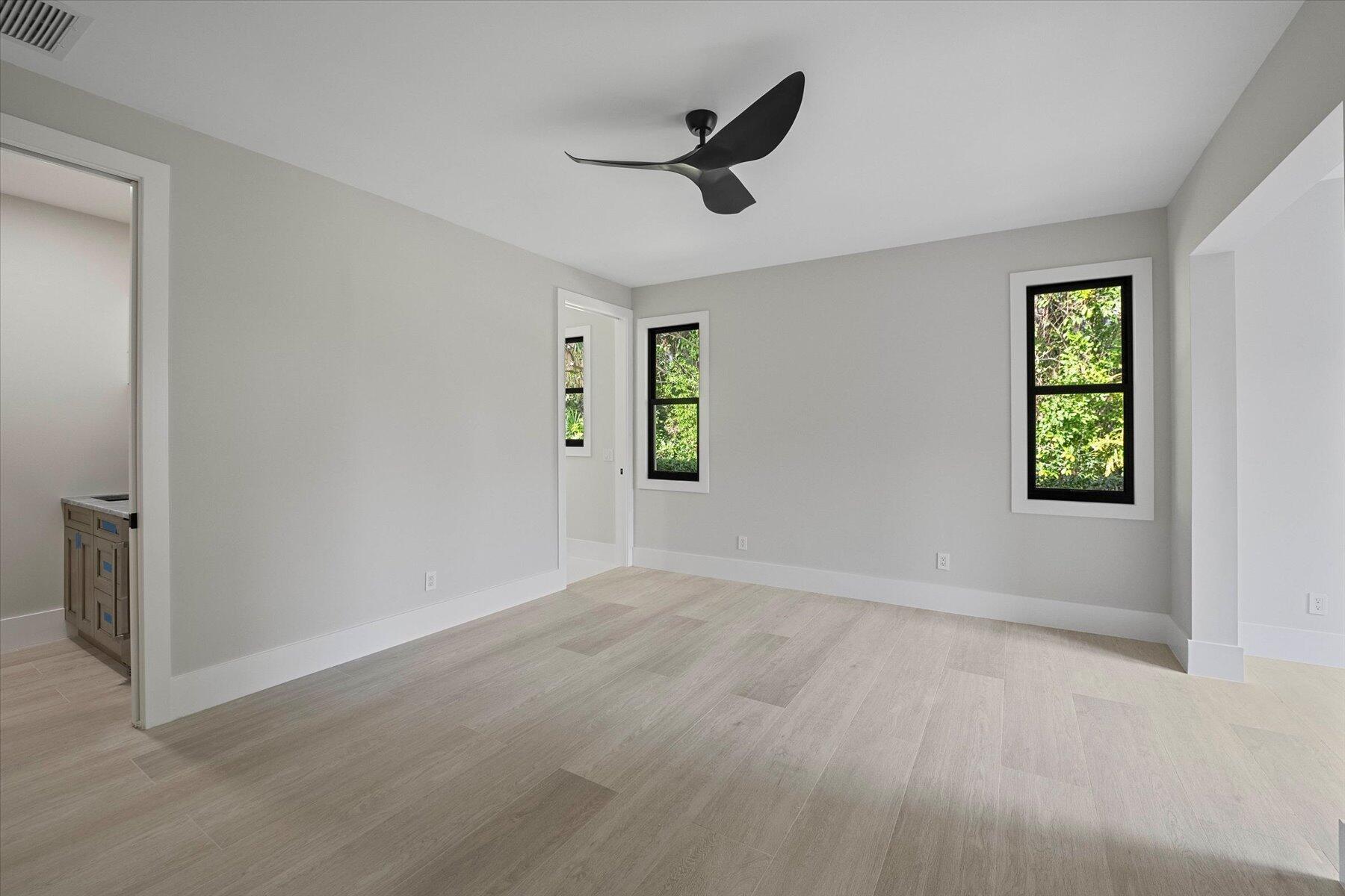 JUPITER HILLS VILLAGE - Residential