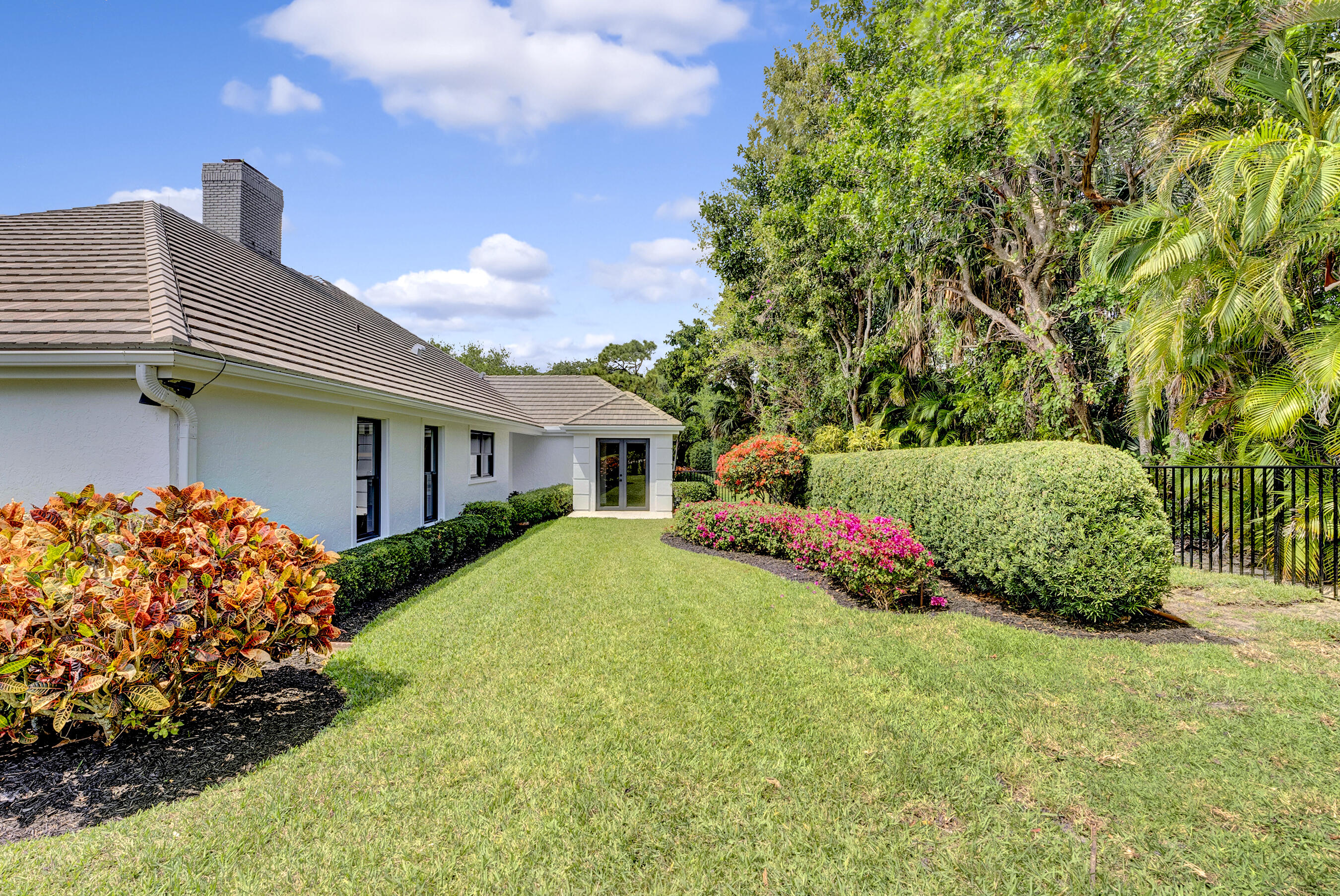 JUPITER HILLS VILLAGE - Residential