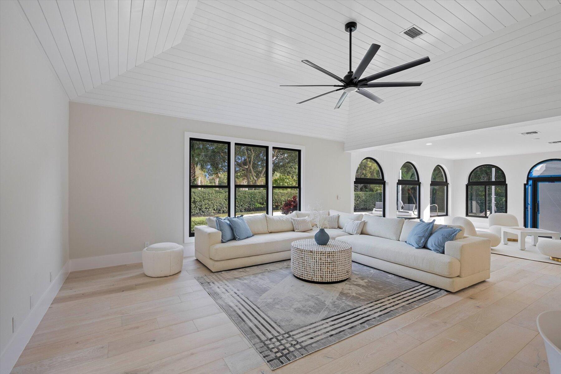 JUPITER HILLS VILLAGE - Residential