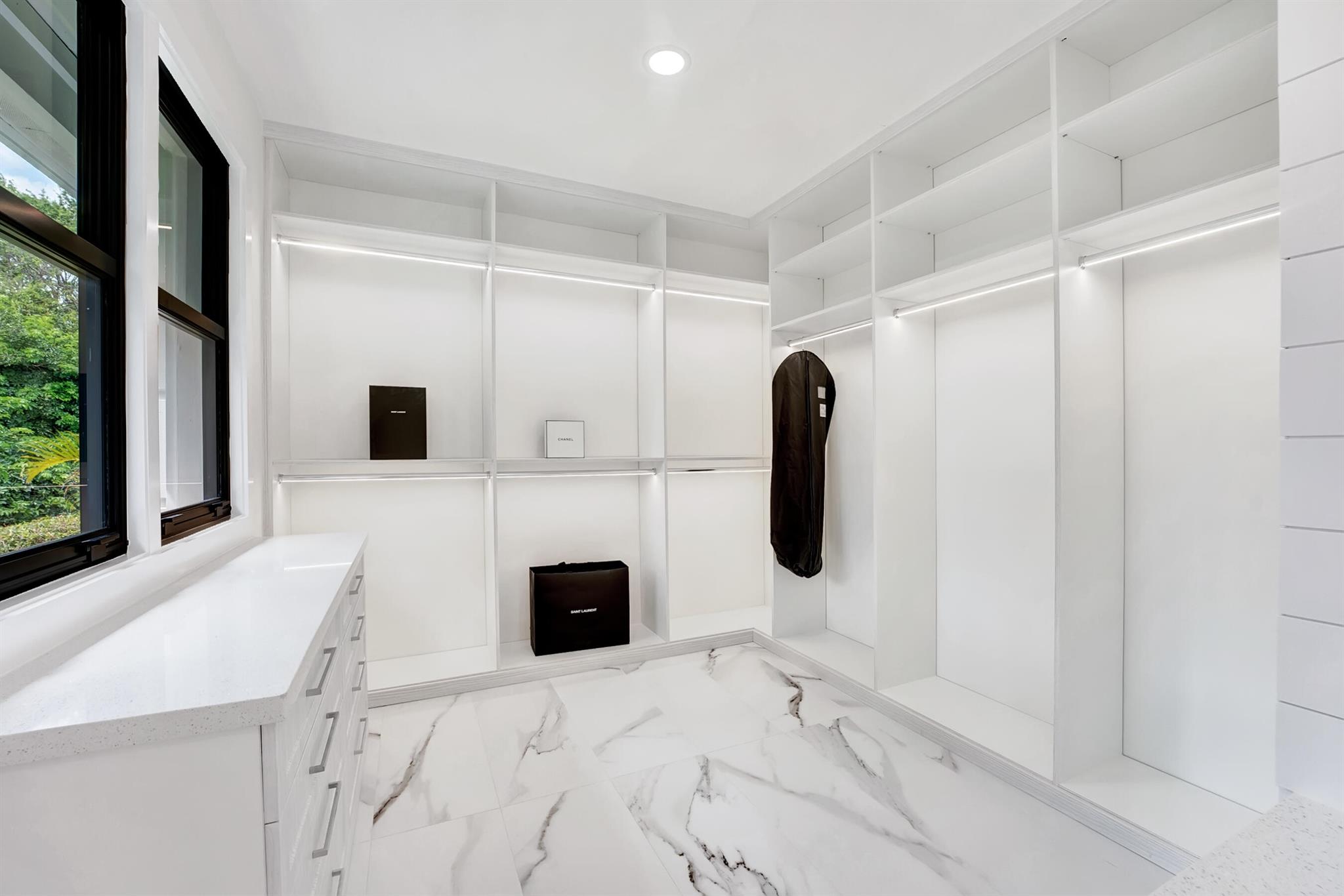 JUPITER HILLS VILLAGE - Residential