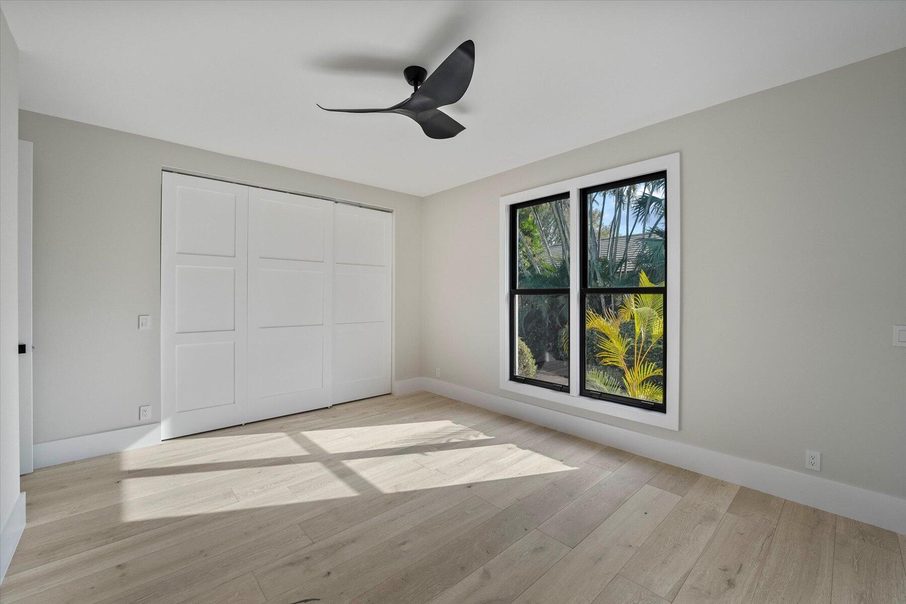 JUPITER HILLS VILLAGE - Residential