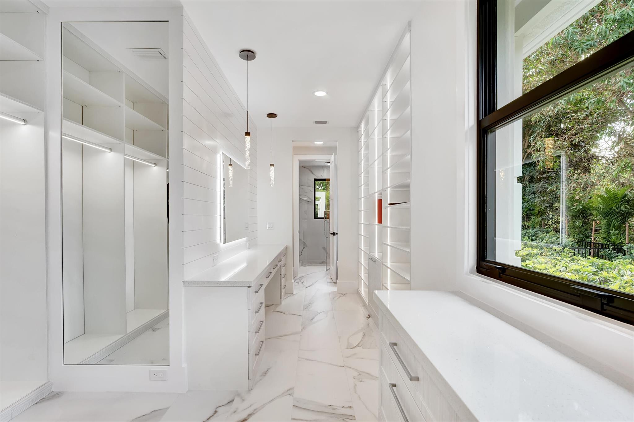 JUPITER HILLS VILLAGE - Residential