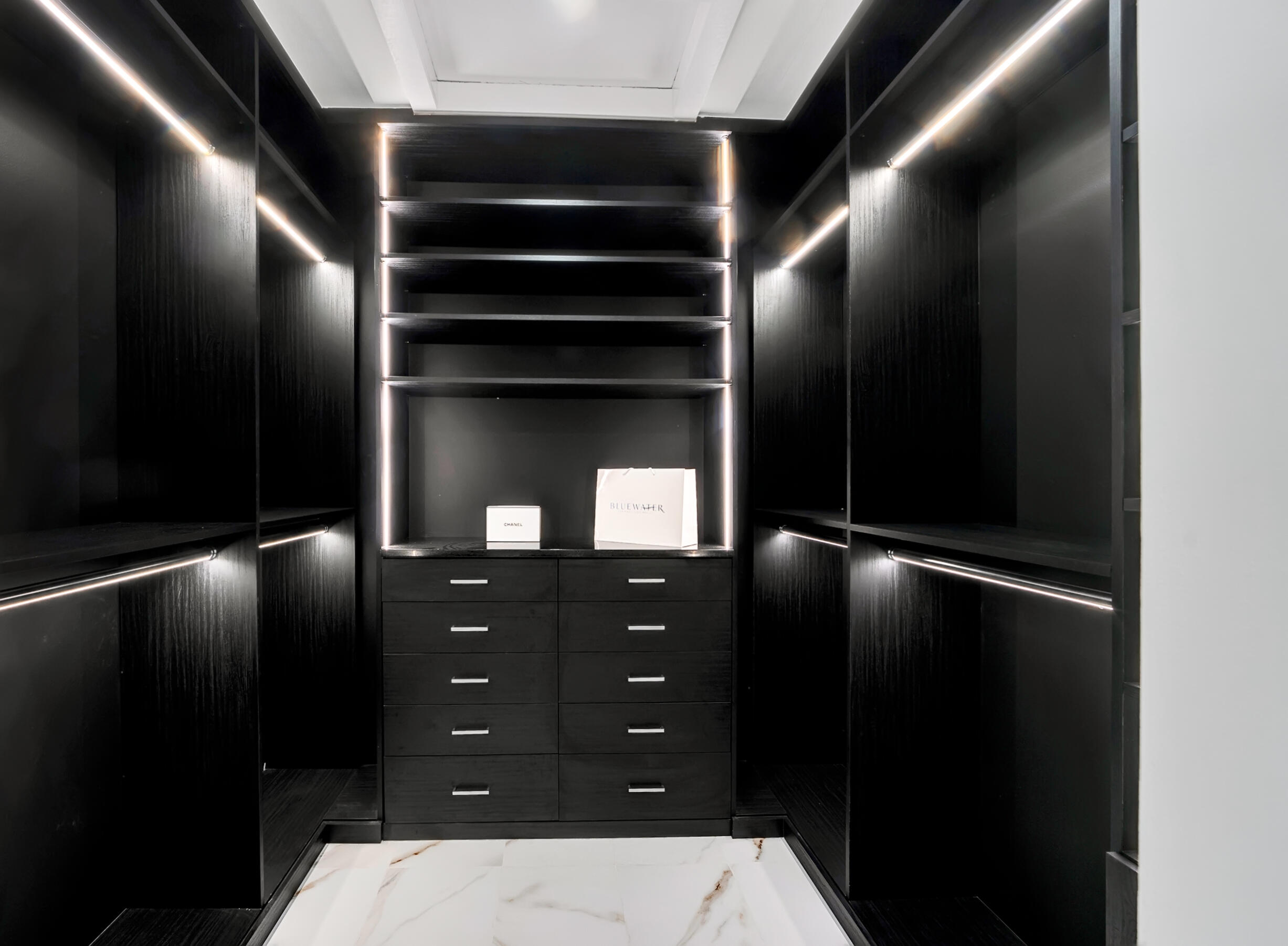 JUPITER HILLS VILLAGE - Residential