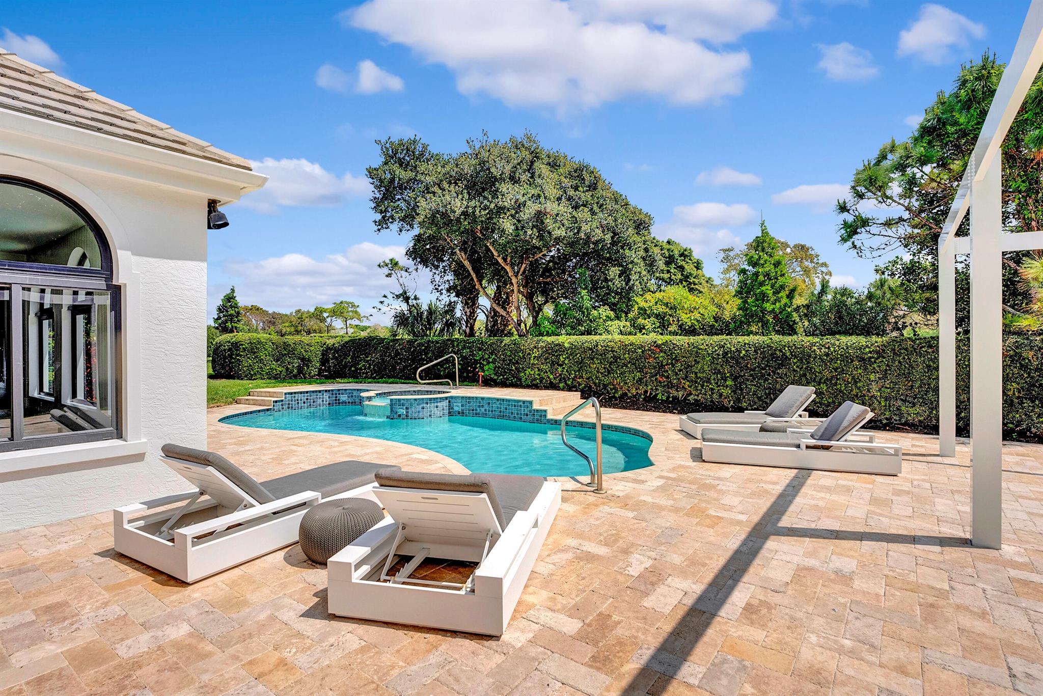 JUPITER HILLS VILLAGE - Residential