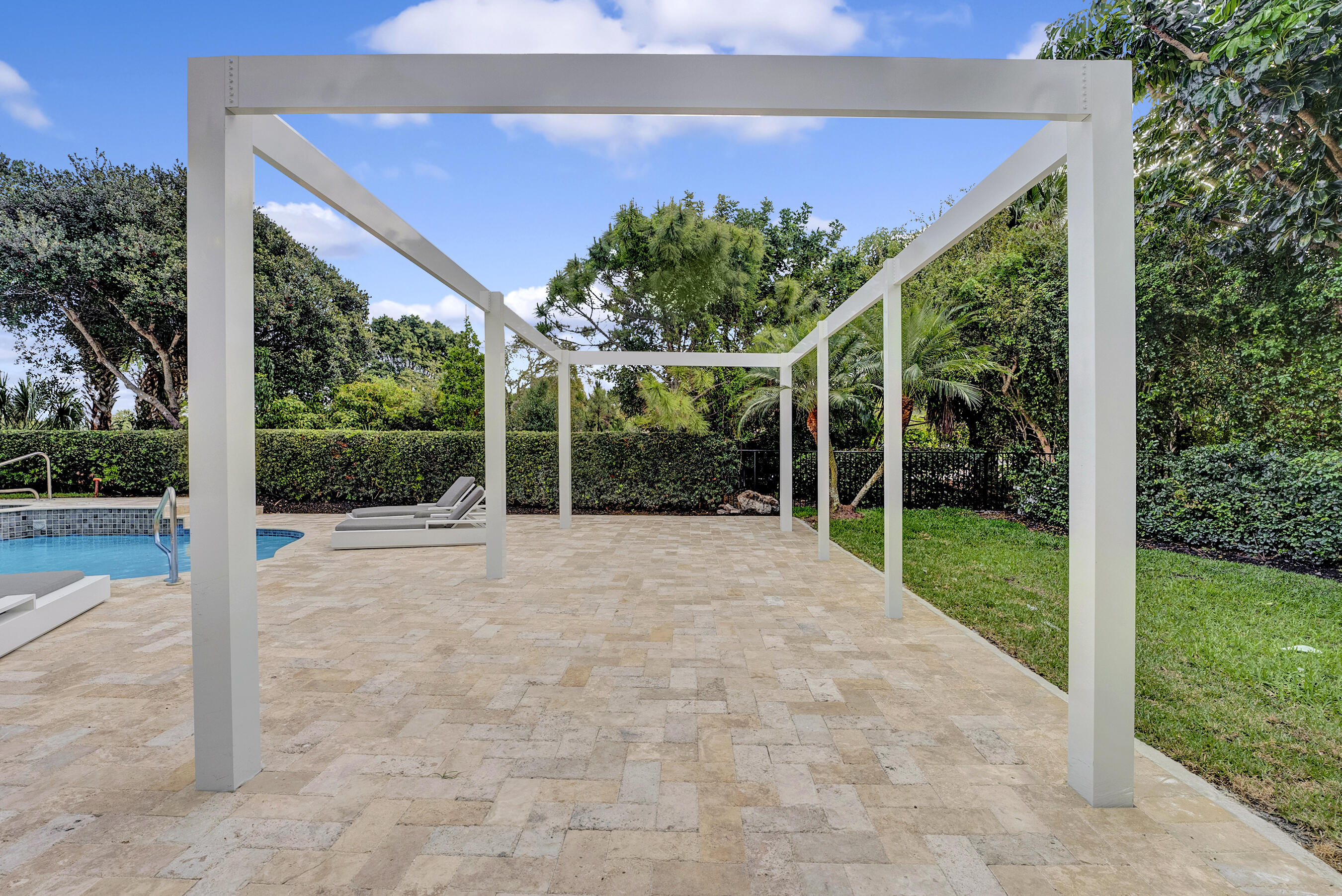 JUPITER HILLS VILLAGE - Residential